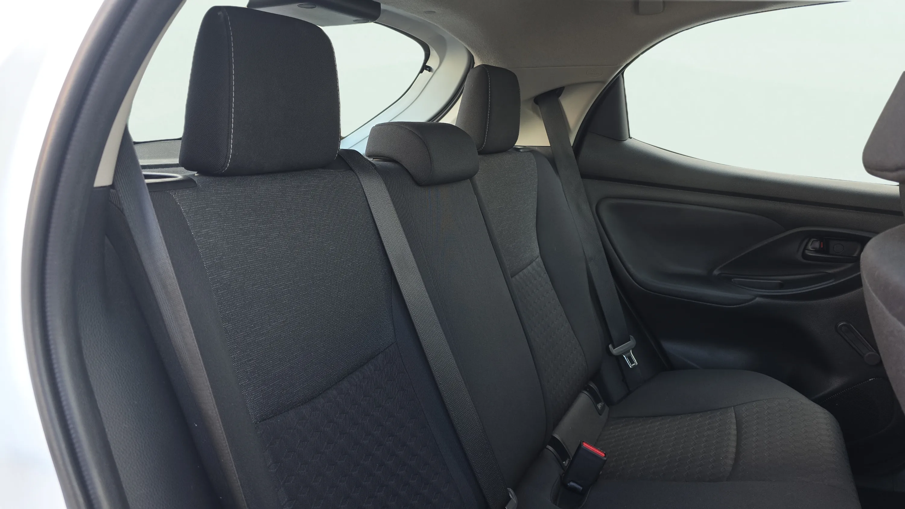 Toyota Yaris 1.0 70 Active Tech - foto 21