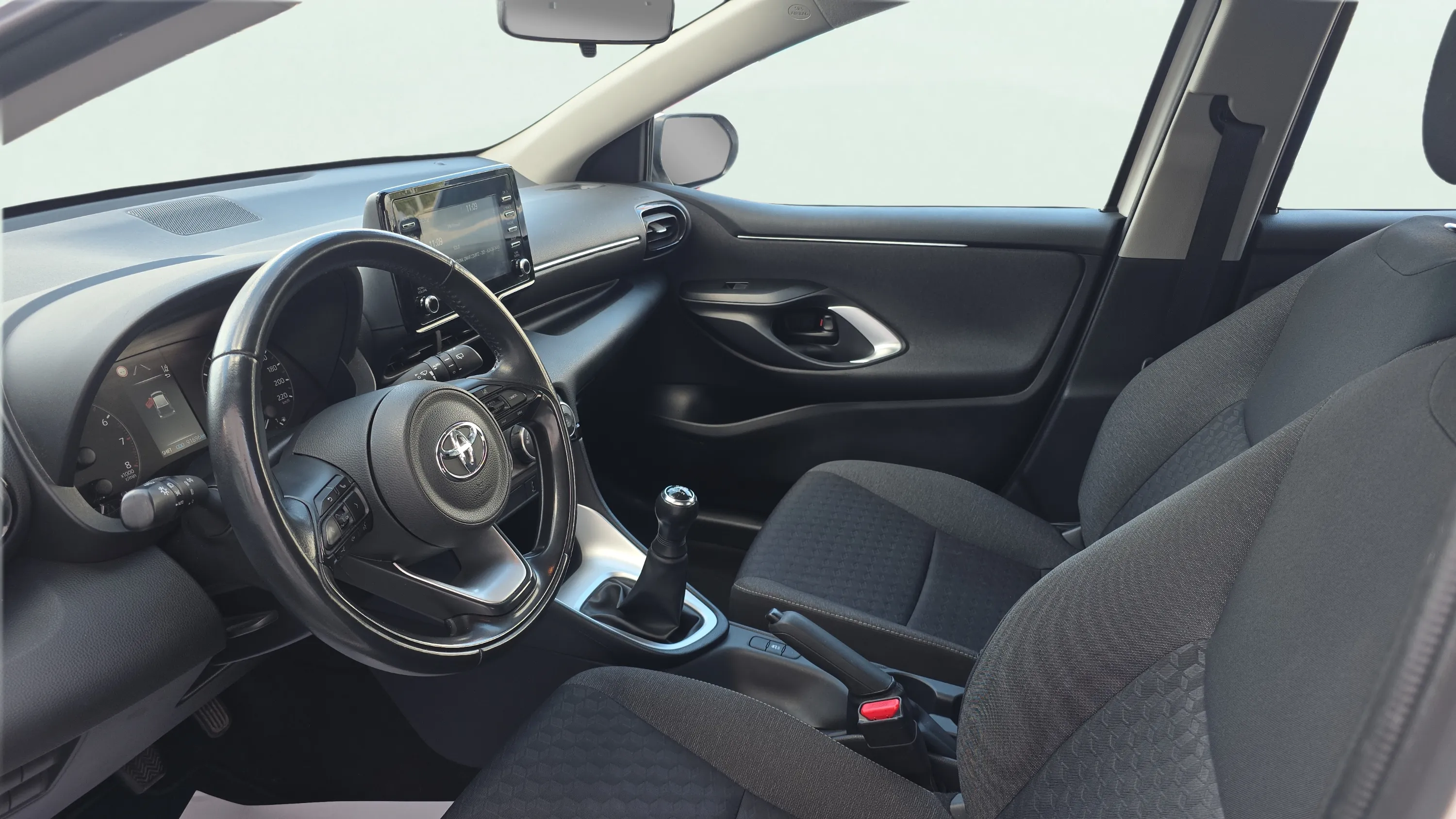 Toyota Yaris 1.0 70 Active Tech - foto 9