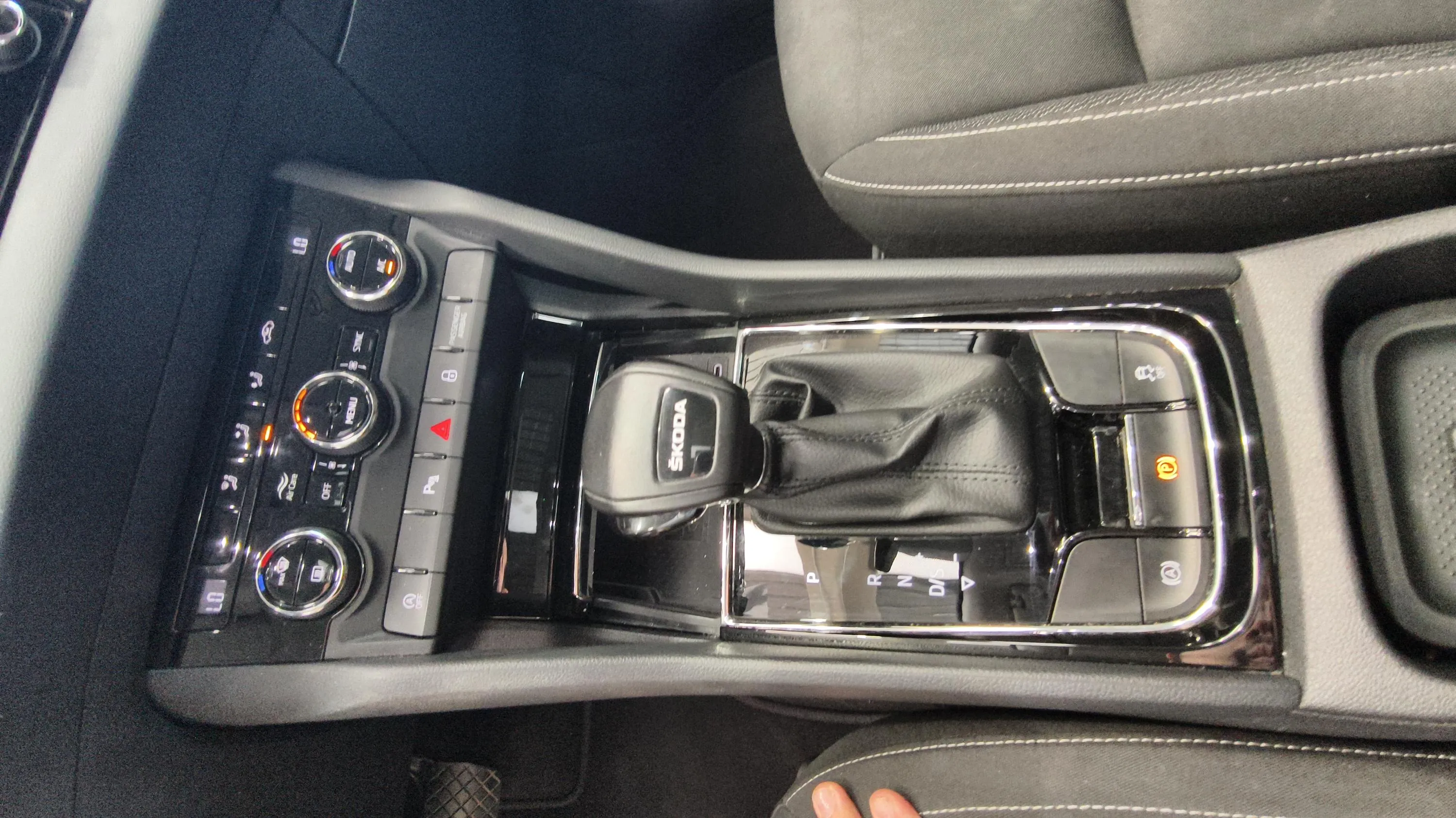 Škoda Karoq 1.5 TSI DSG ACT Selection - foto 21