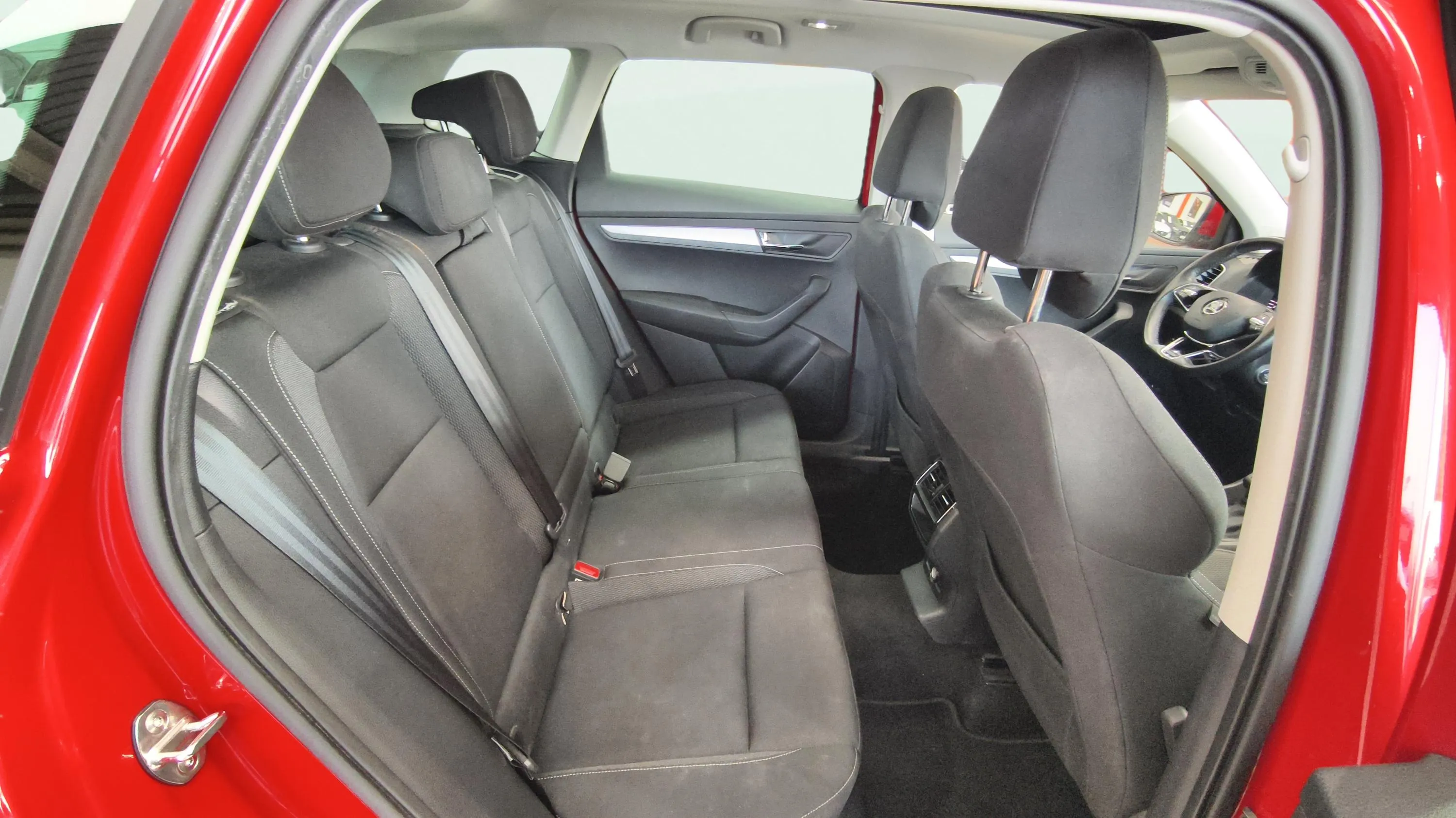 Škoda Karoq 1.5 TSI DSG ACT Selection - foto 13