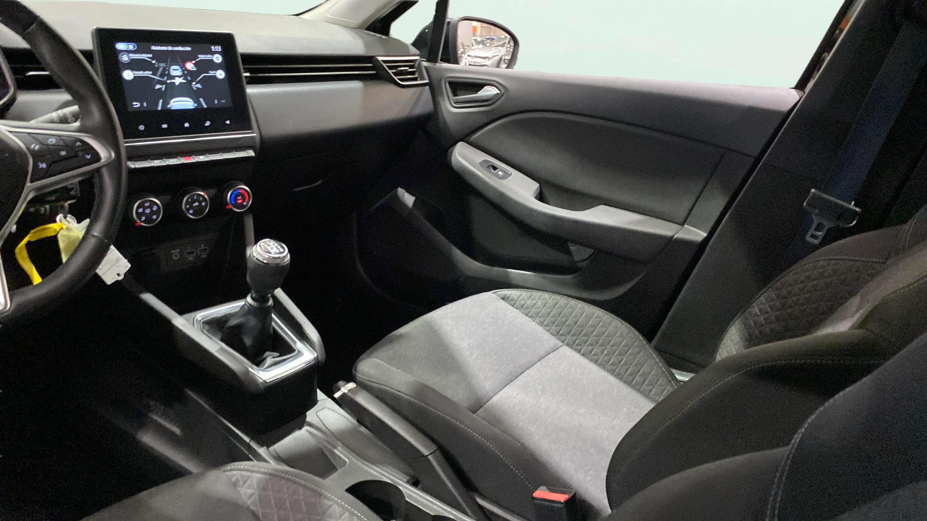 Renault Clio Zen TCe - foto 30
