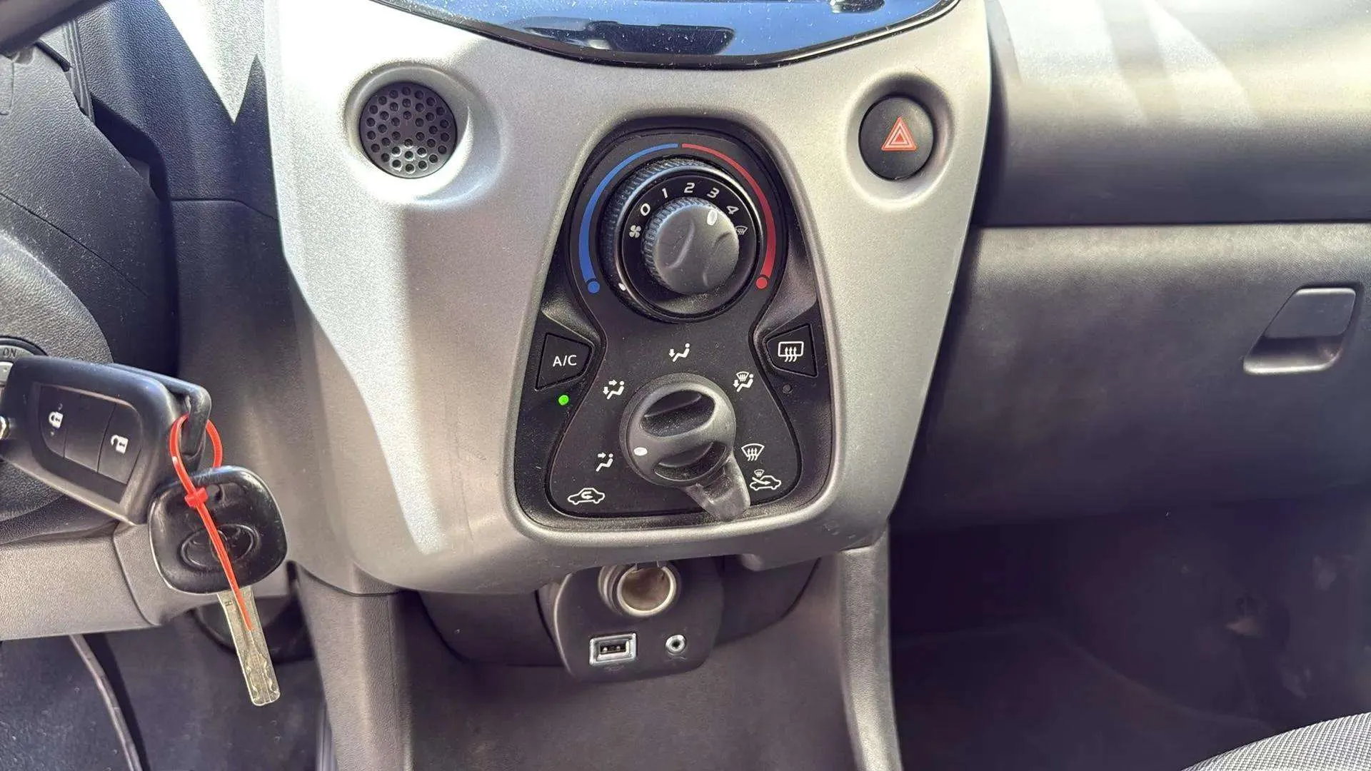Toyota Aygo 1.0 70 x-wave - foto 24