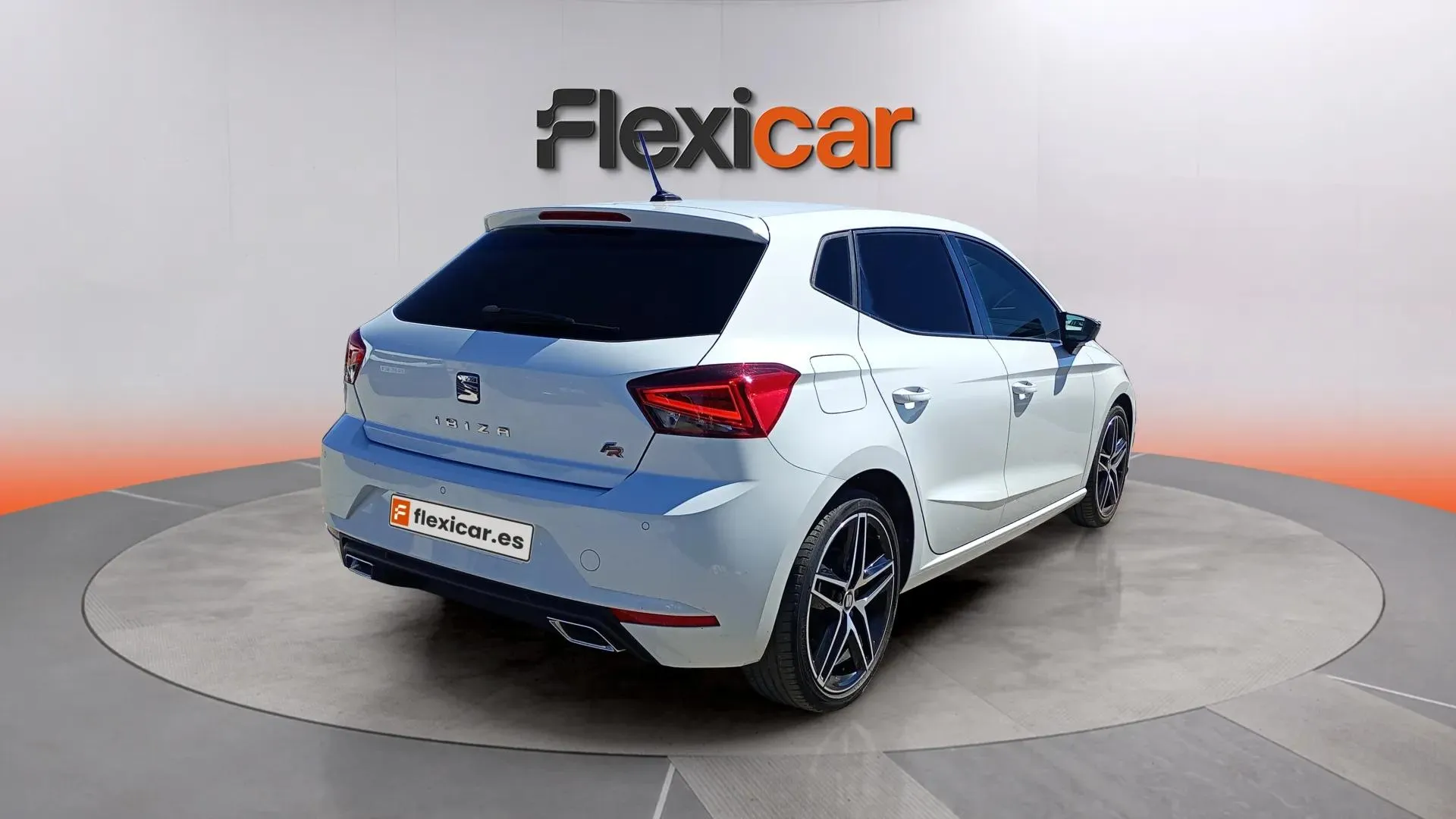 SEAT Ibiza 1.6 TDI DSG FR - foto 6