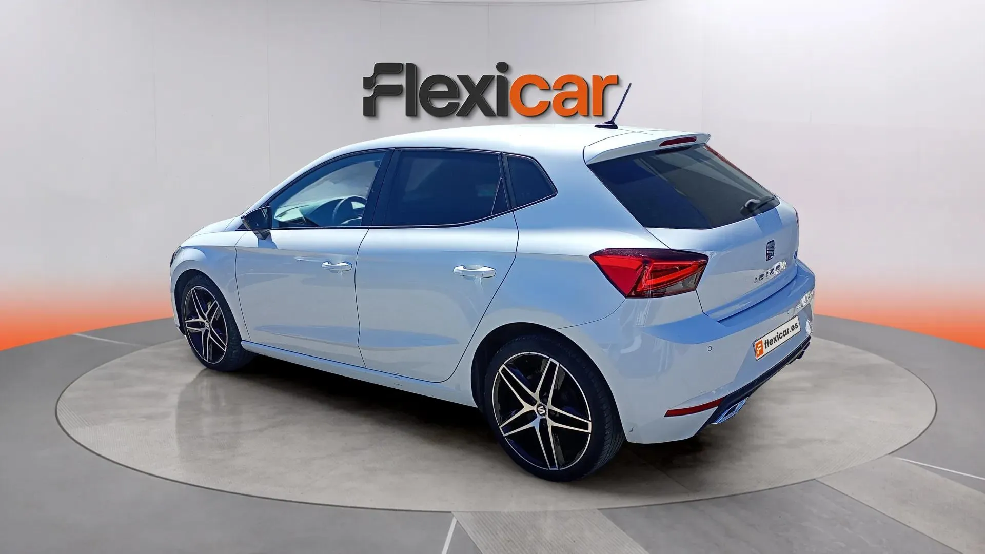SEAT Ibiza 1.6 TDI DSG FR - foto 4