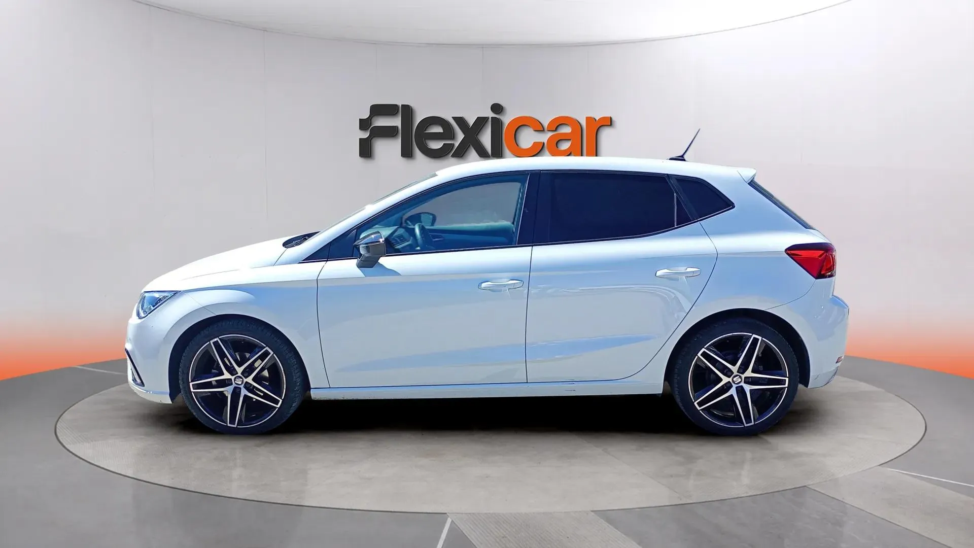 SEAT Ibiza 1.6 TDI DSG FR - foto 3