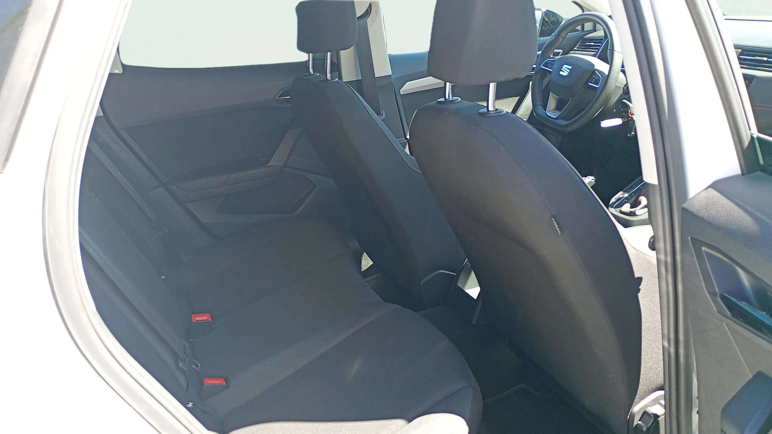 SEAT Ibiza 1.6 TDI DSG FR - foto 14