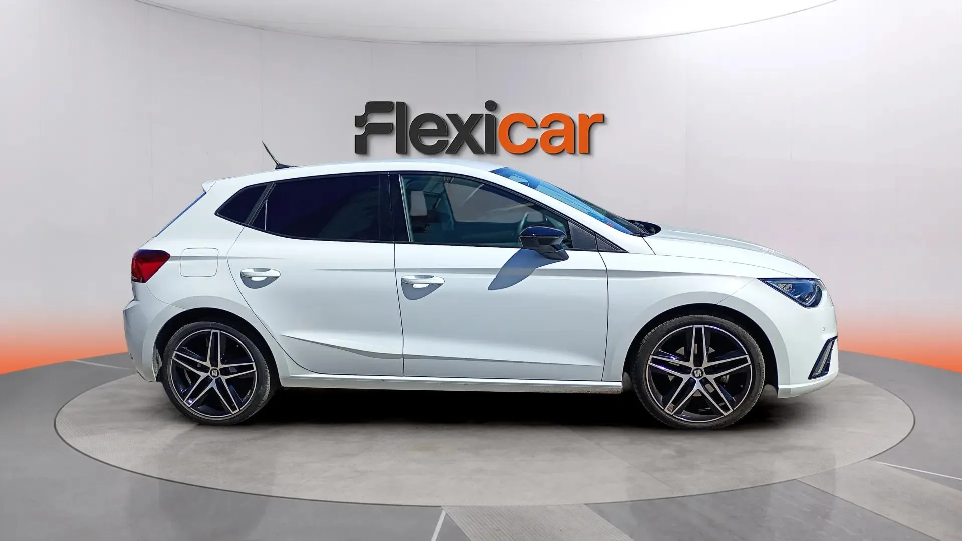 SEAT Ibiza 1.6 TDI DSG FR - foto 7