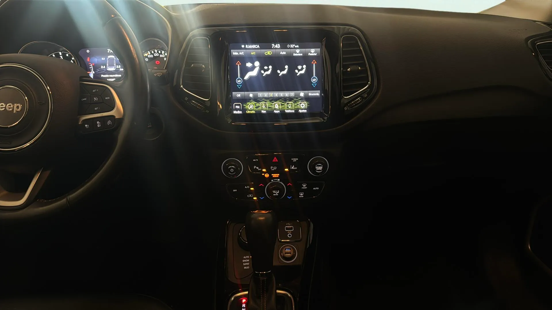 Jeep Compass 2.0 Mjet Limited 4x4 ATX - foto 11