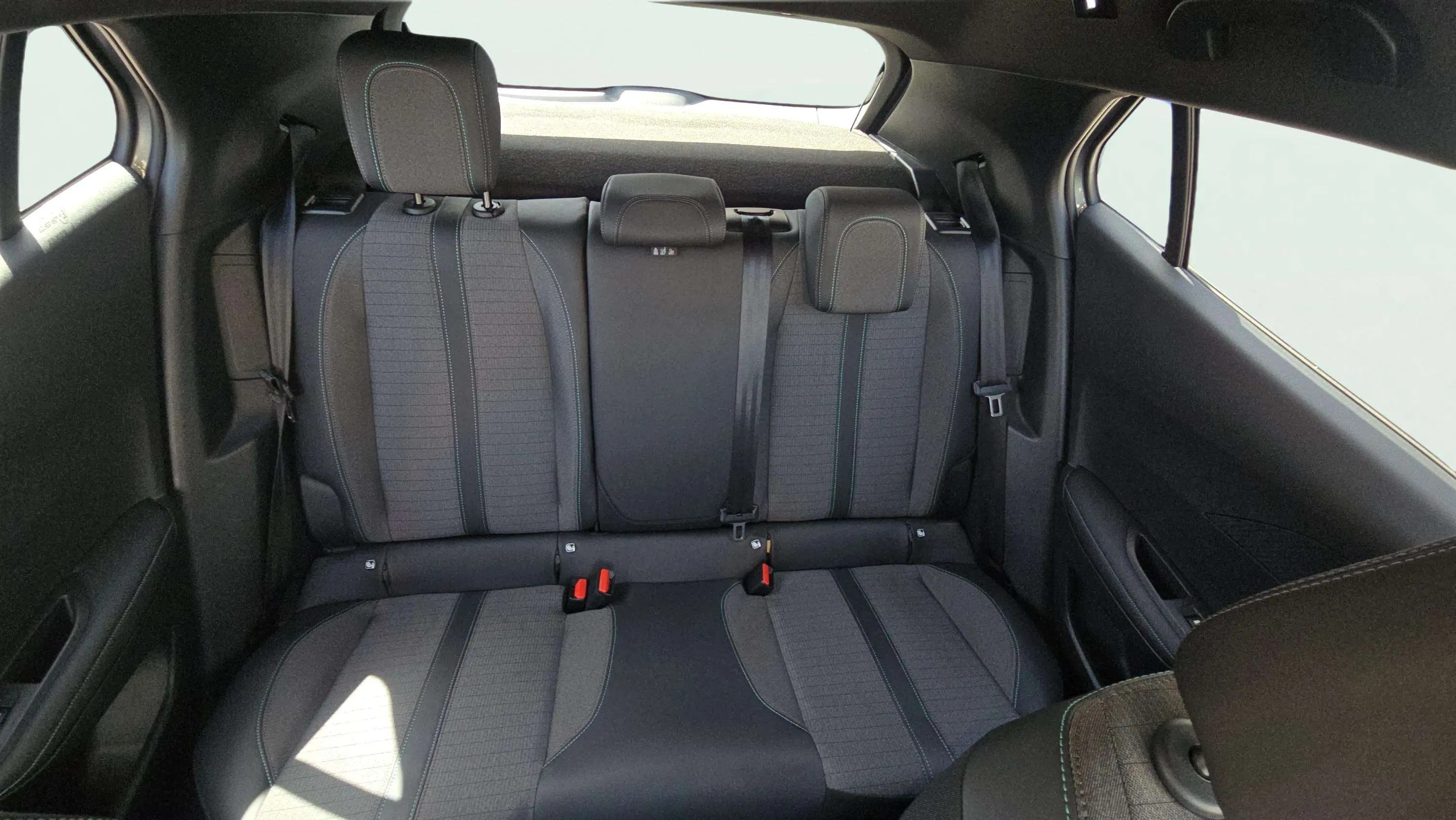 Peugeot 2008 Eléctrico Allure 136 - foto 19