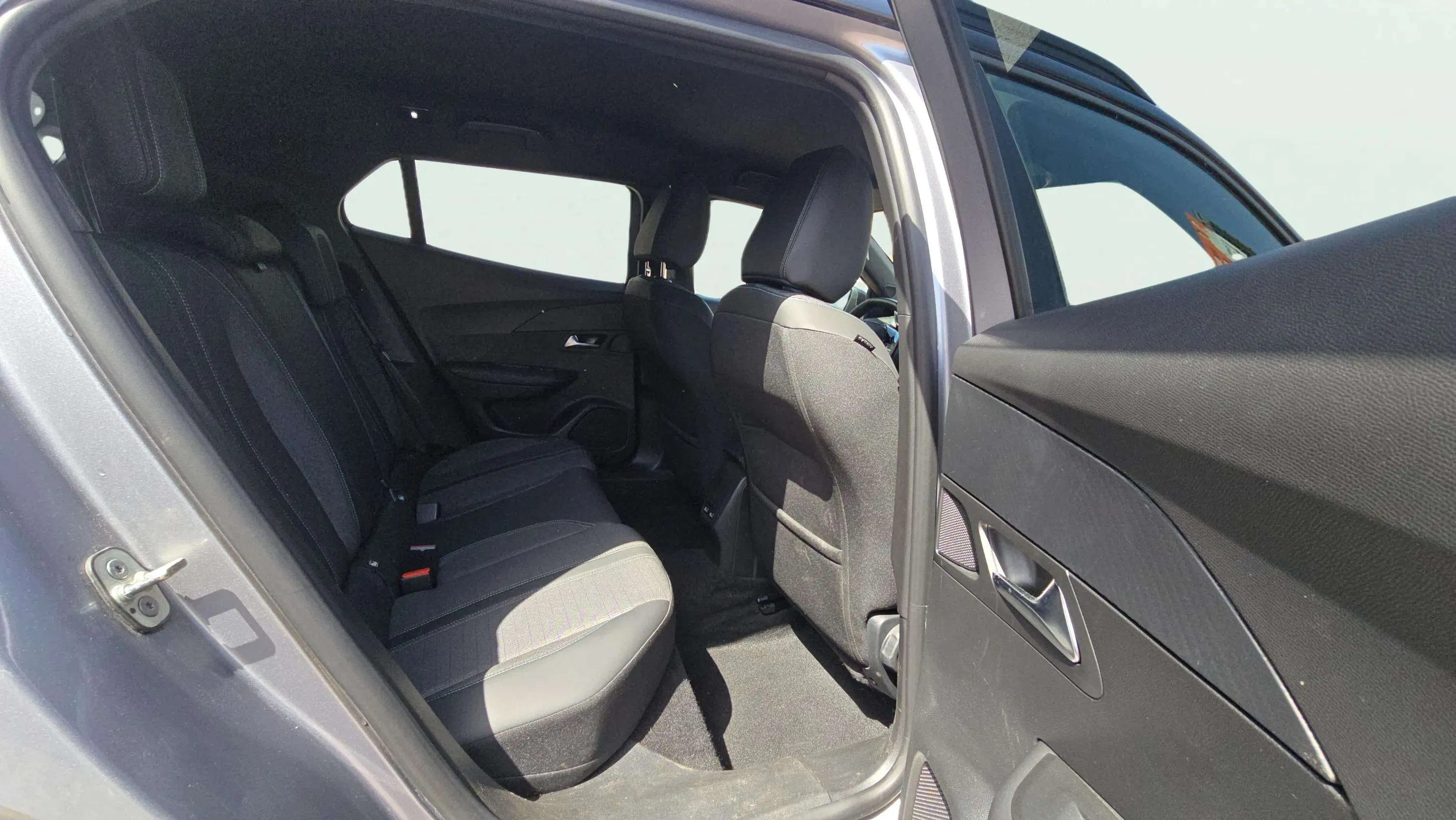 Peugeot 2008 Eléctrico Allure 136 - foto 18