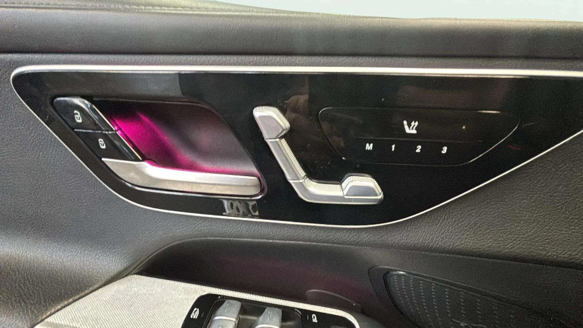 Mercedes-Benz GLC 300 e 4MATIC - foto 22