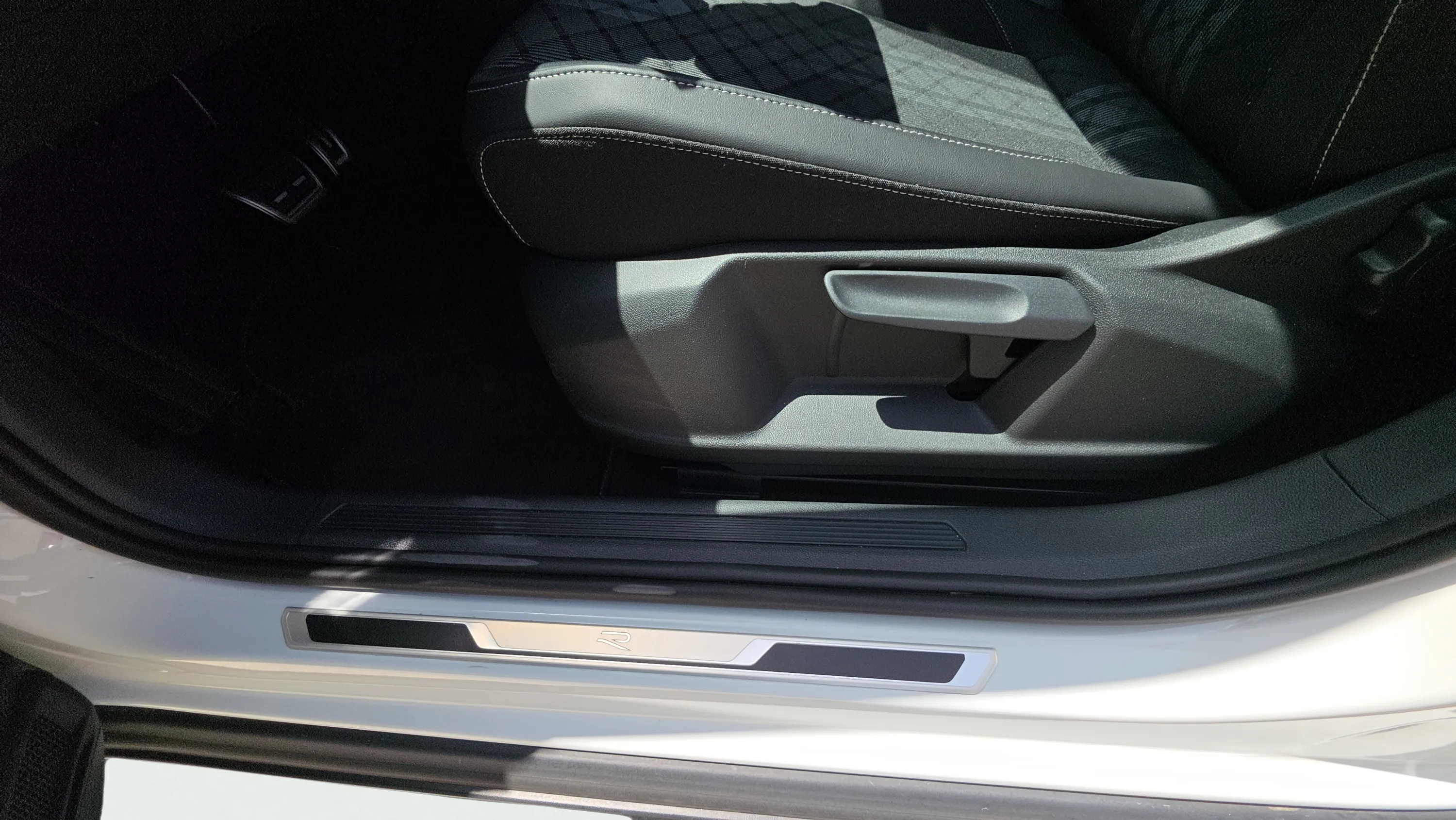 Volkswagen T-Cross R-Line 1.5 TSI DSG - foto 19