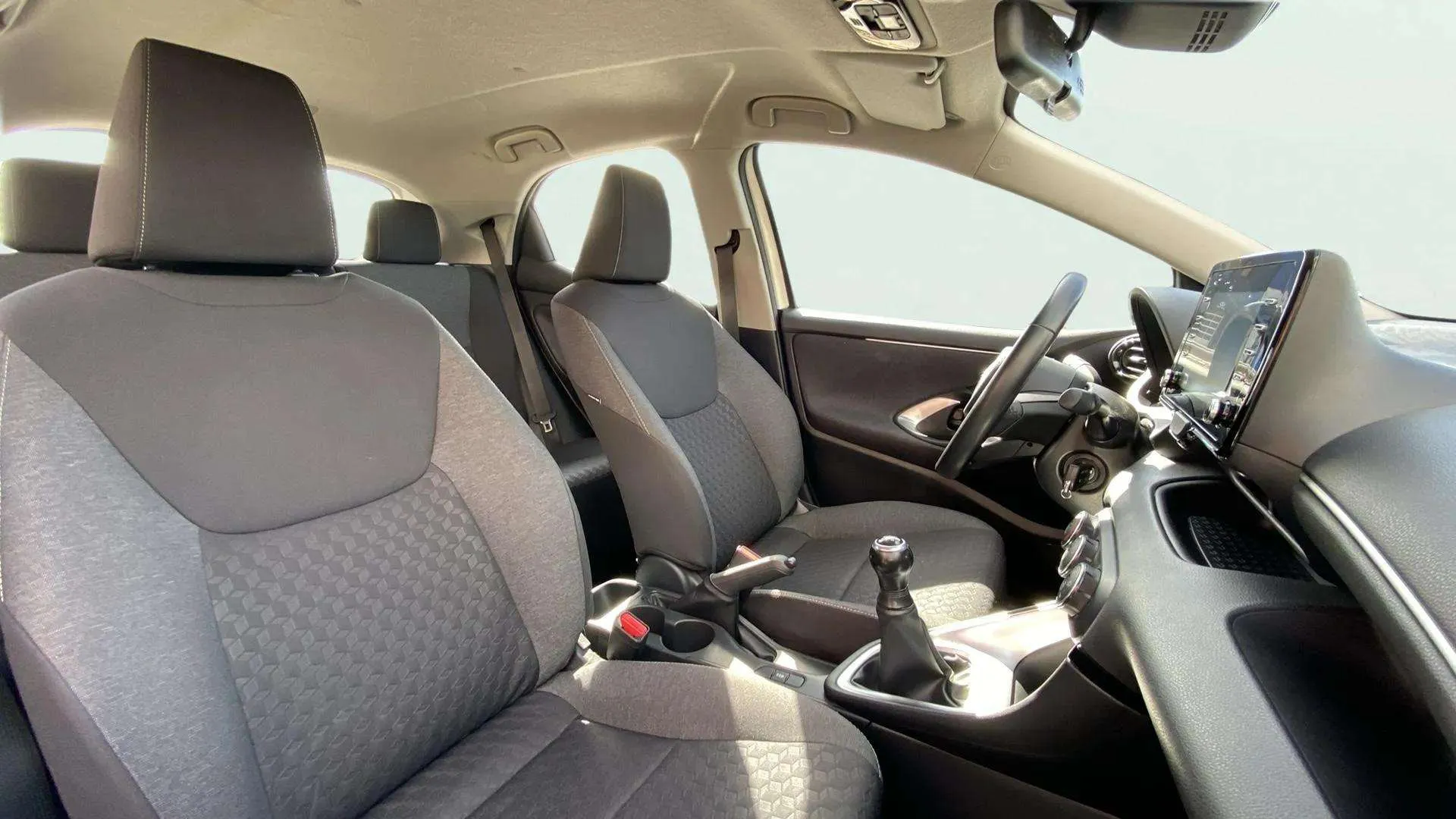 Toyota Yaris 1.0 70 Active - foto 10
