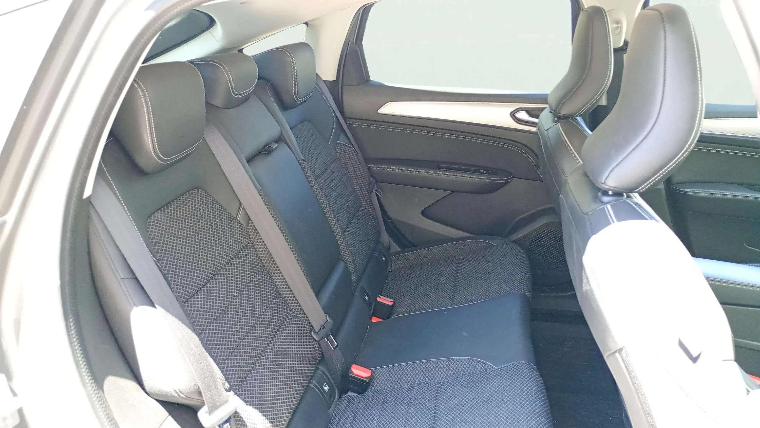 Renault Arkana Zen TCe EDC mild hybrid - foto 15