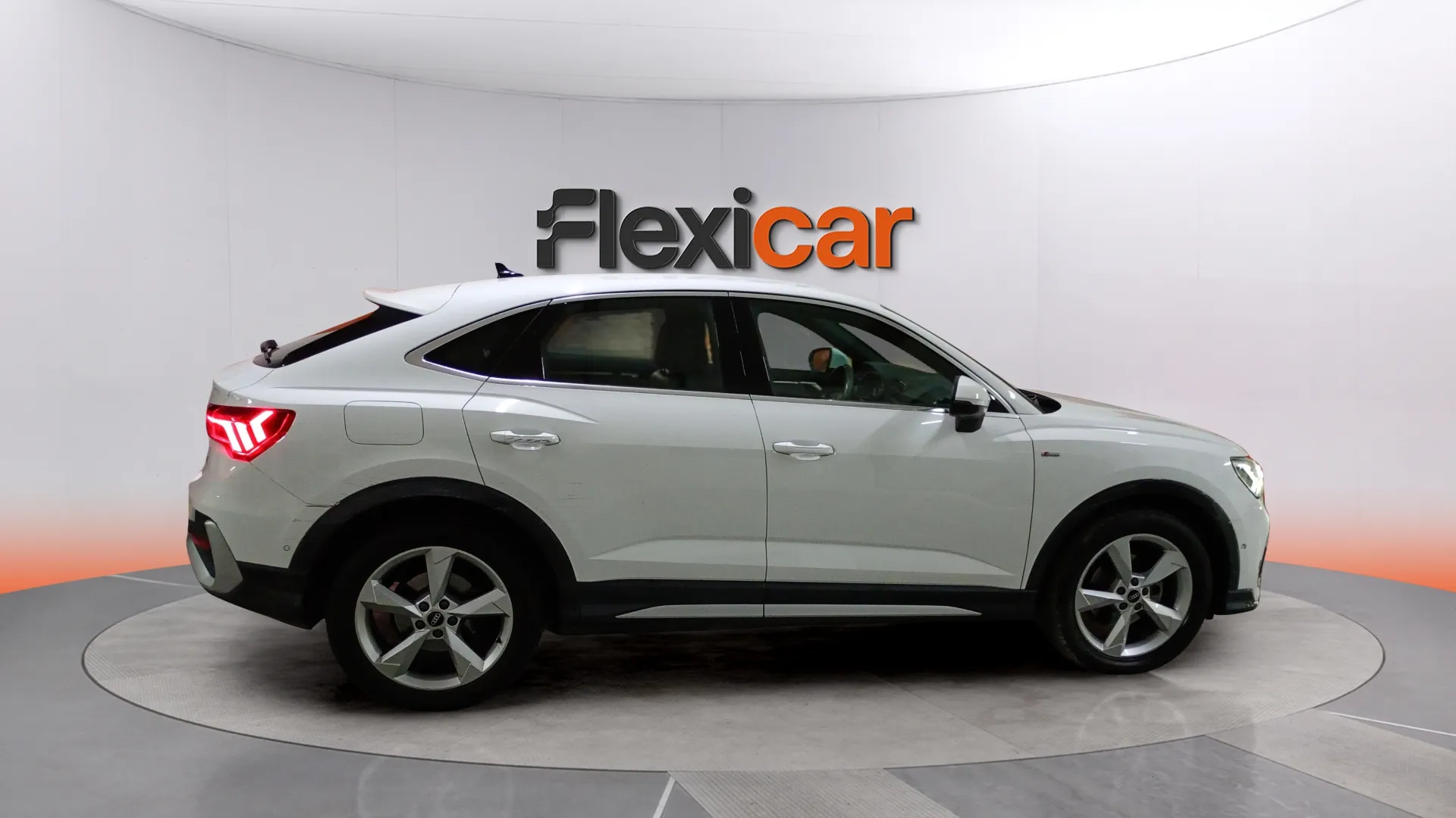 Audi Q3 S line 35 TDI S tronic - foto 8