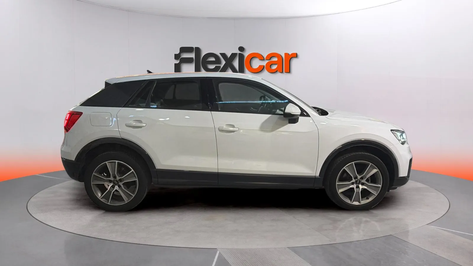 Audi Q2 Design 30 TDI - foto 2