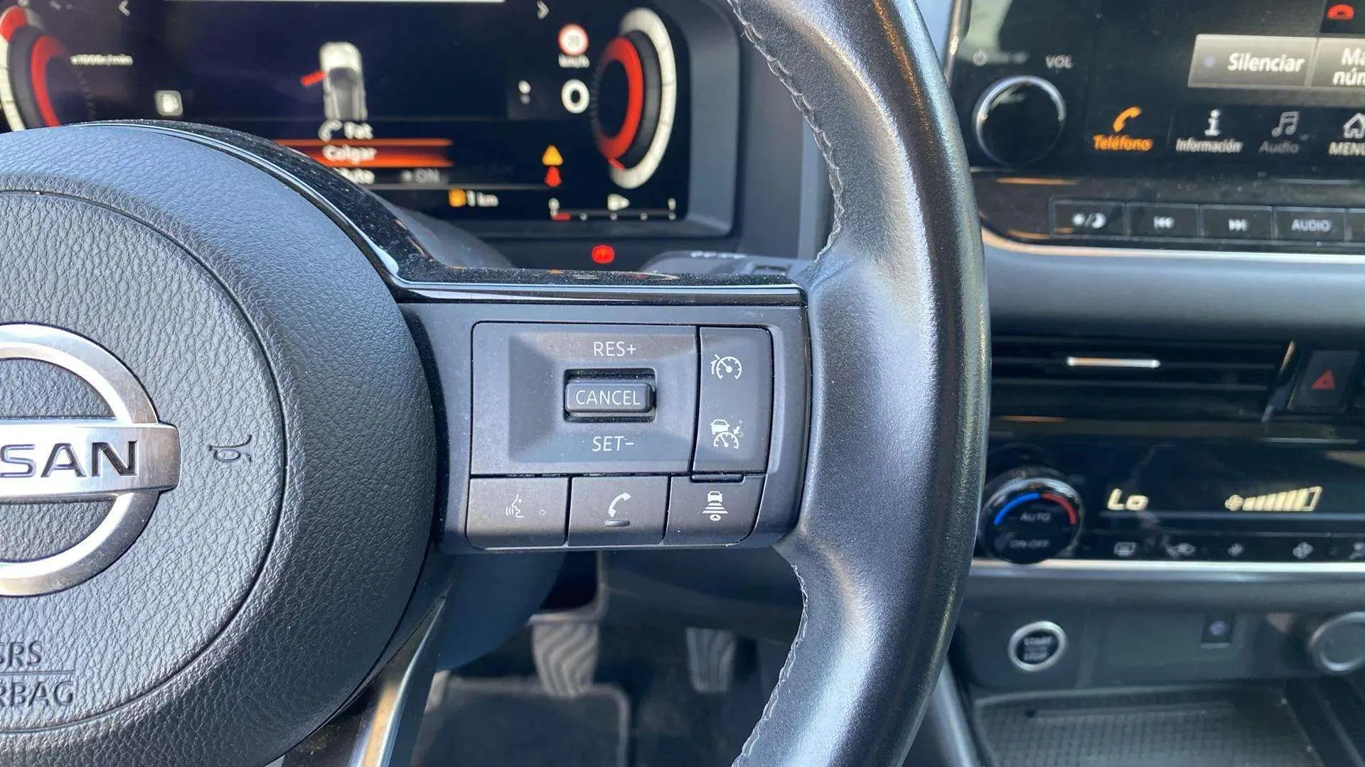 Nissan Qashqai DIG-T N-Connecta - foto 11