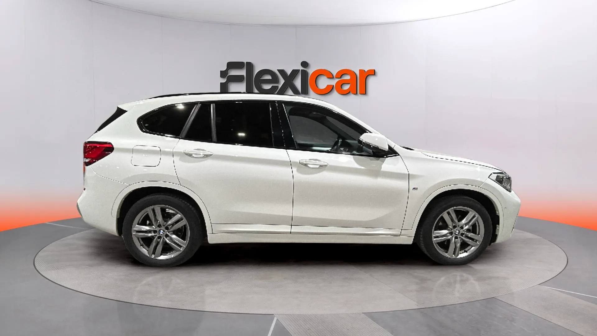 BMW X1 sDrive18i - foto 8