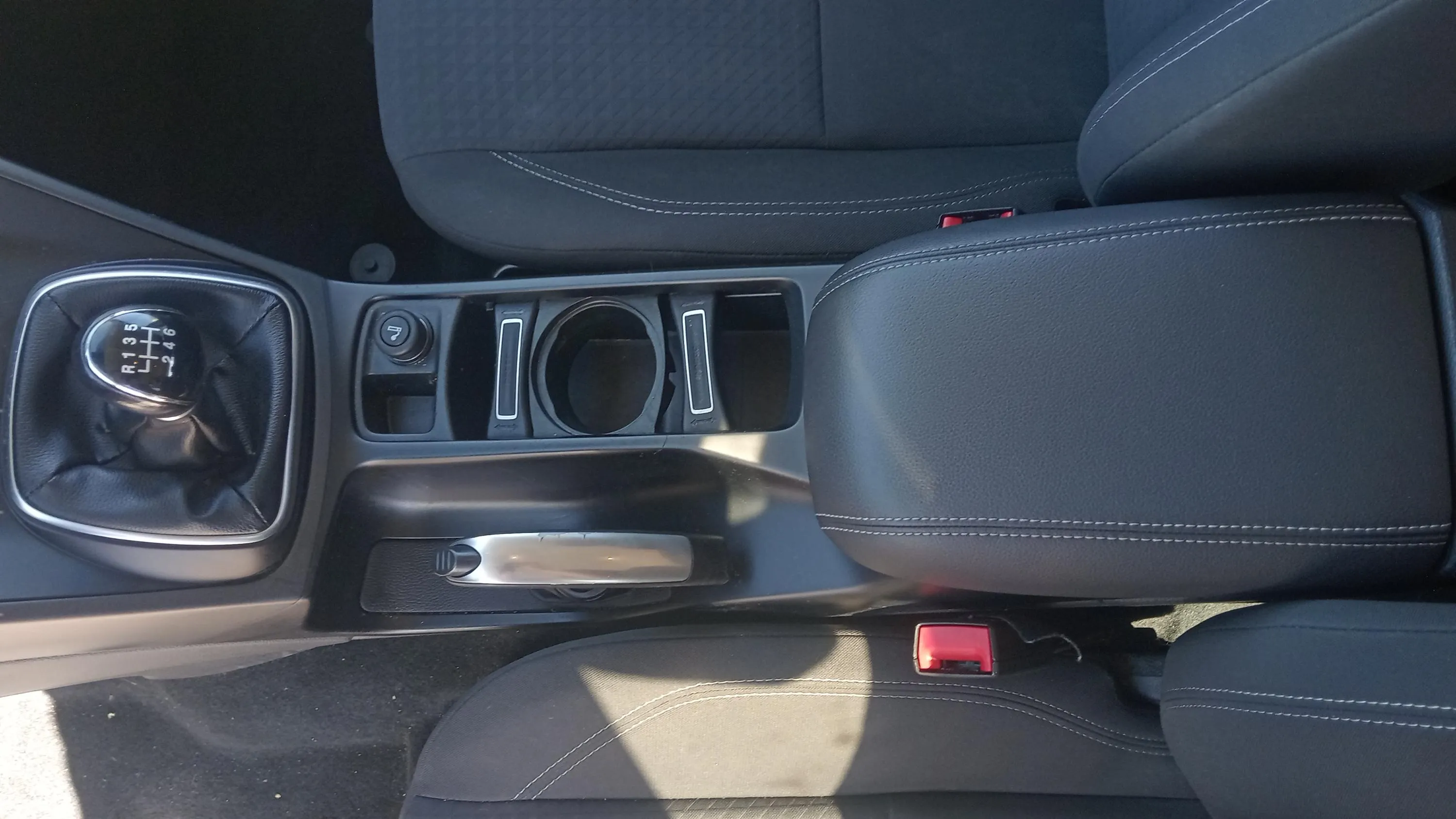 Ford C-Max 1.0 EcoBoost Trend+ - foto 23