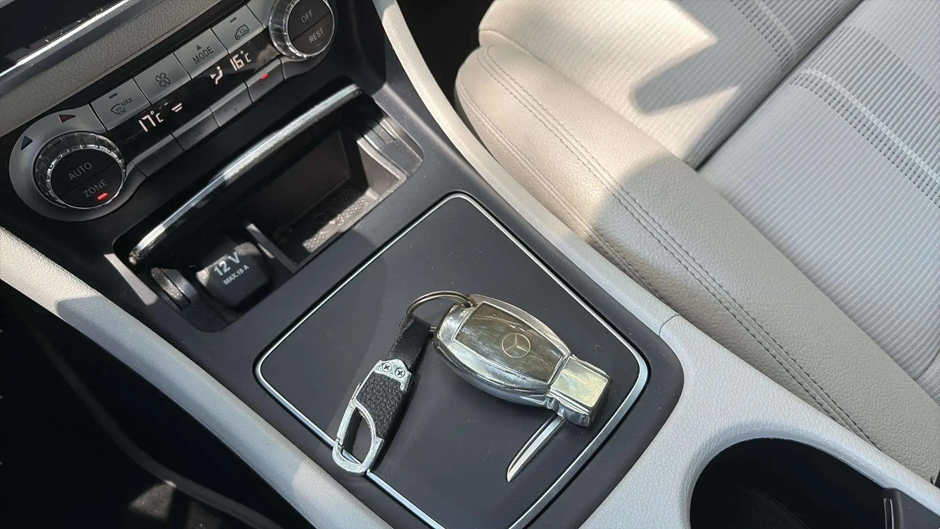 Mercedes-Benz CLA 200 d - foto 13