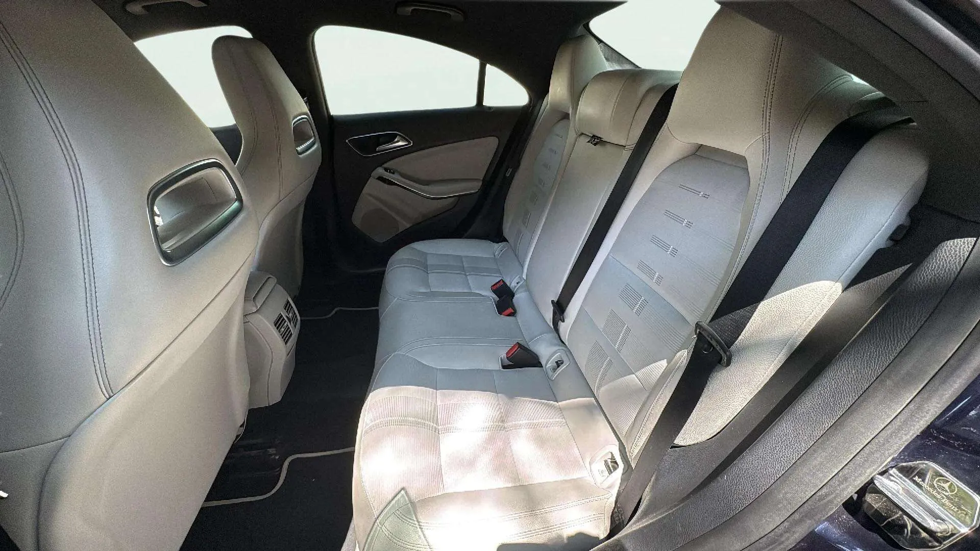 Mercedes-Benz CLA 200 d - foto 10