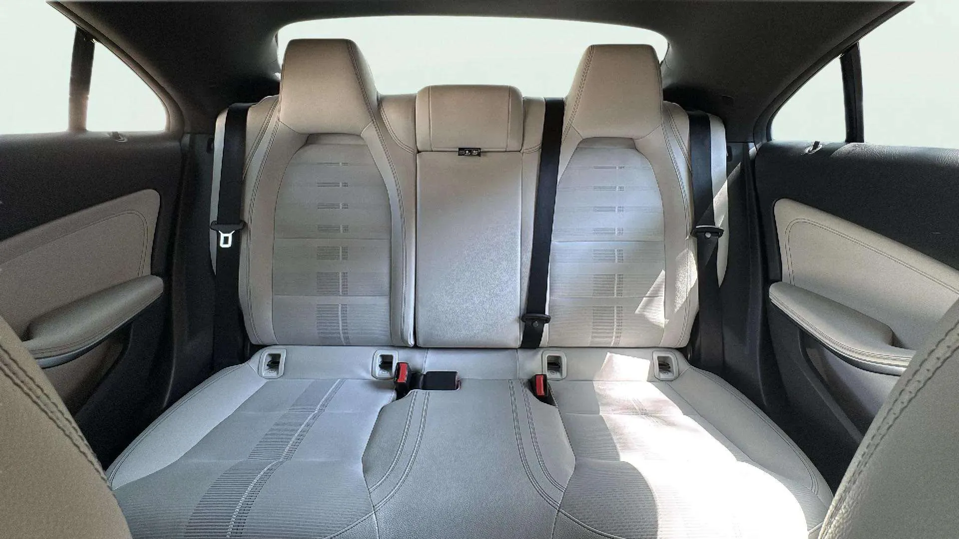 Mercedes-Benz CLA 200 d - foto 11