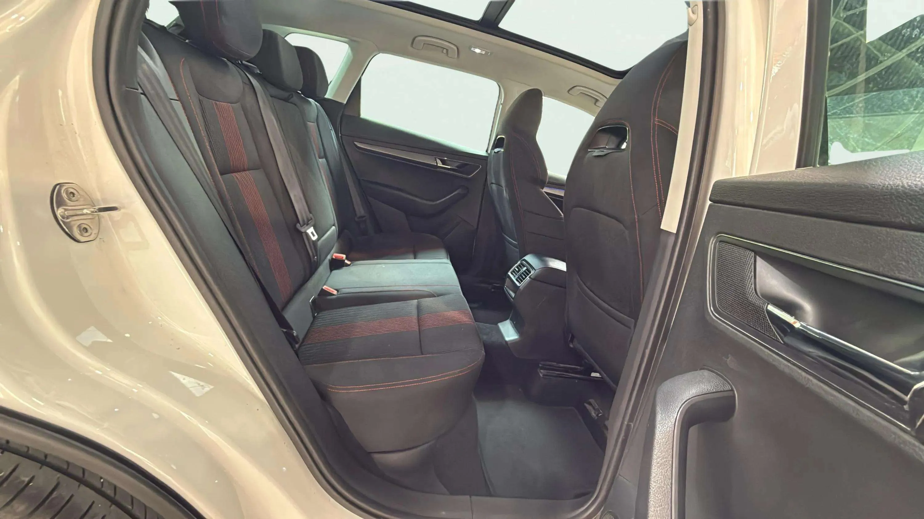 Škoda Karoq 1.5 TSI DSG ACT Ambition - foto 15