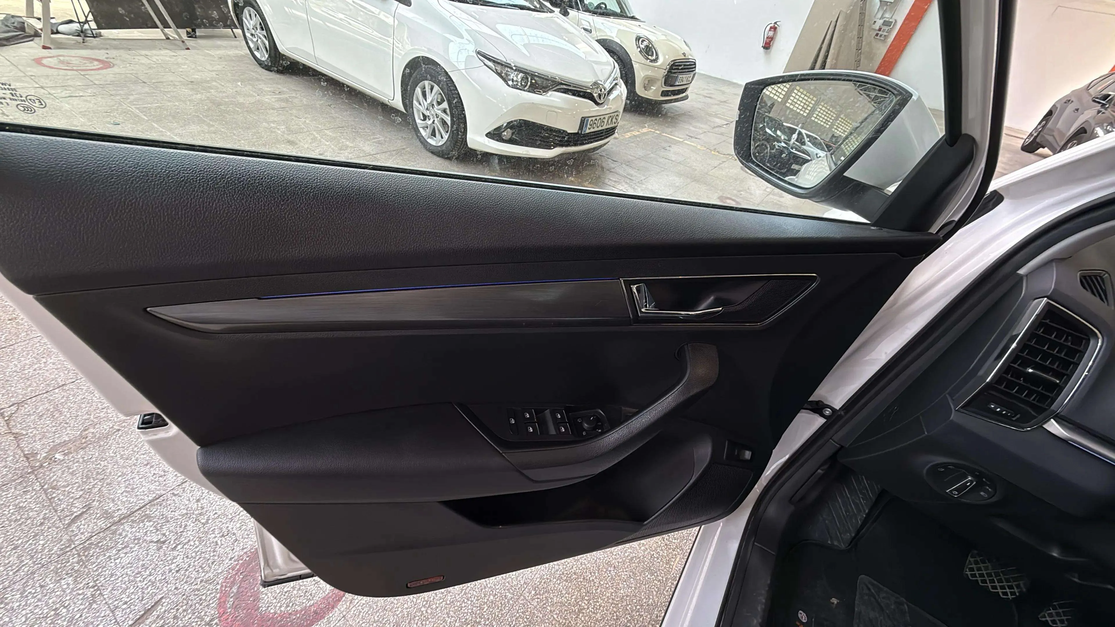 Škoda Karoq 1.5 TSI DSG ACT Ambition - foto 13
