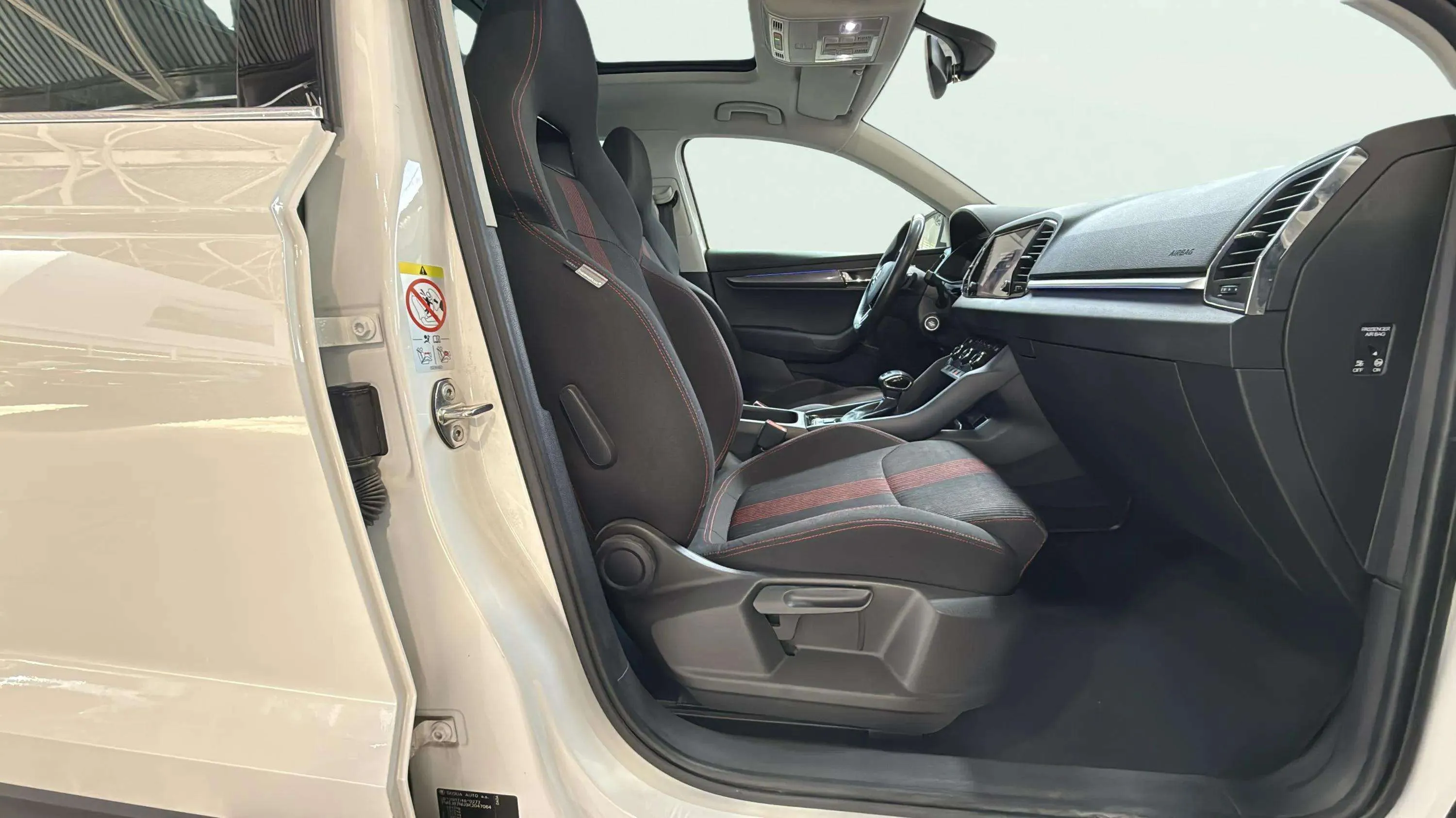Škoda Karoq 1.5 TSI DSG ACT Ambition - foto 14