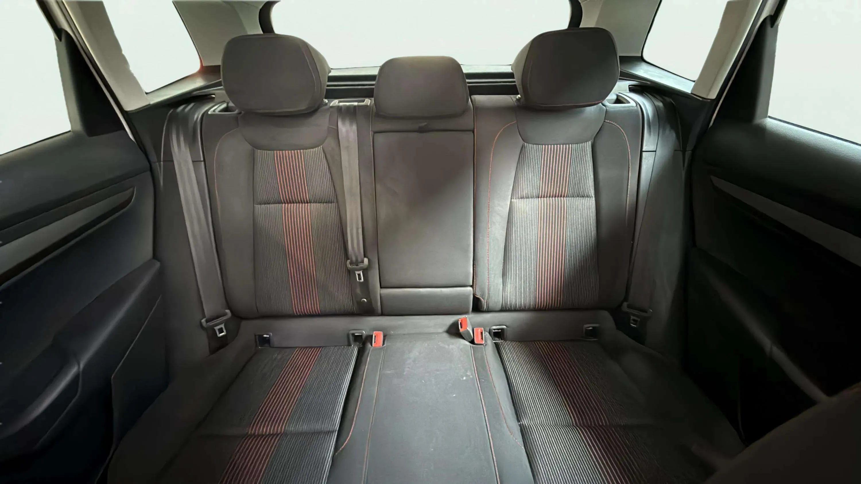 Škoda Karoq 1.5 TSI DSG ACT Ambition - foto 16