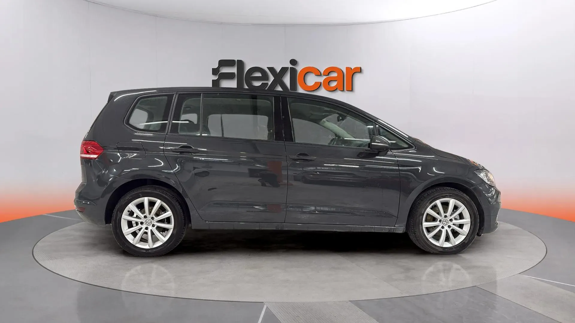 Volkswagen Touran Business Navi 1.6 TDI - foto 8