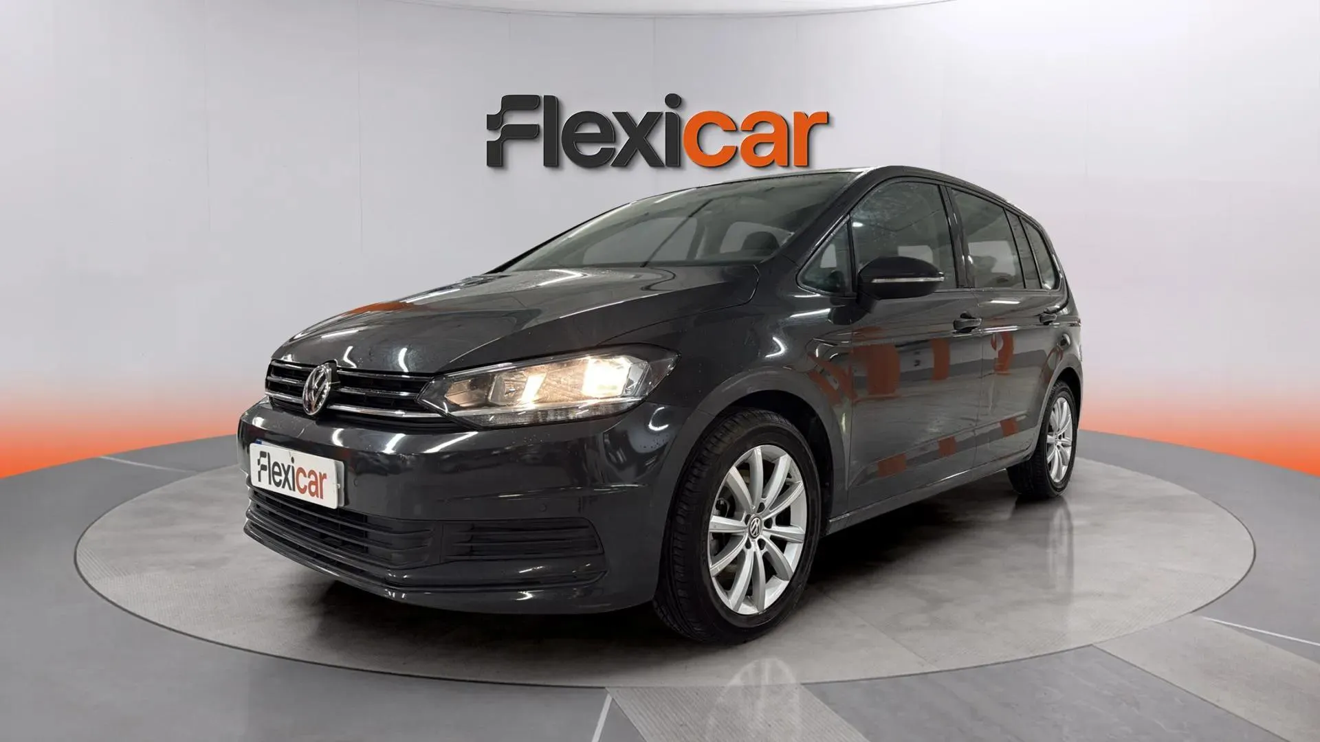 Volkswagen Touran Business Navi 1.6 TDI - foto 2
