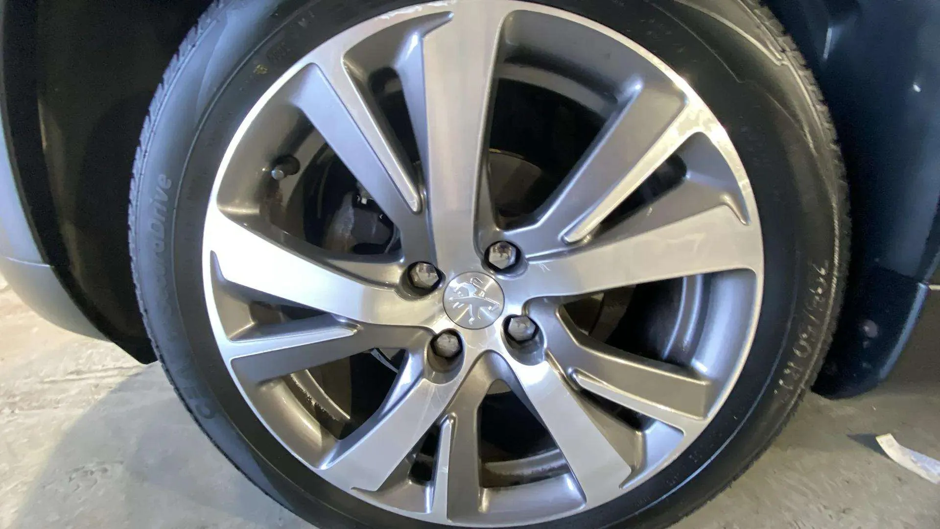 Peugeot 2008 Allure 1.2 PureTech - foto 21