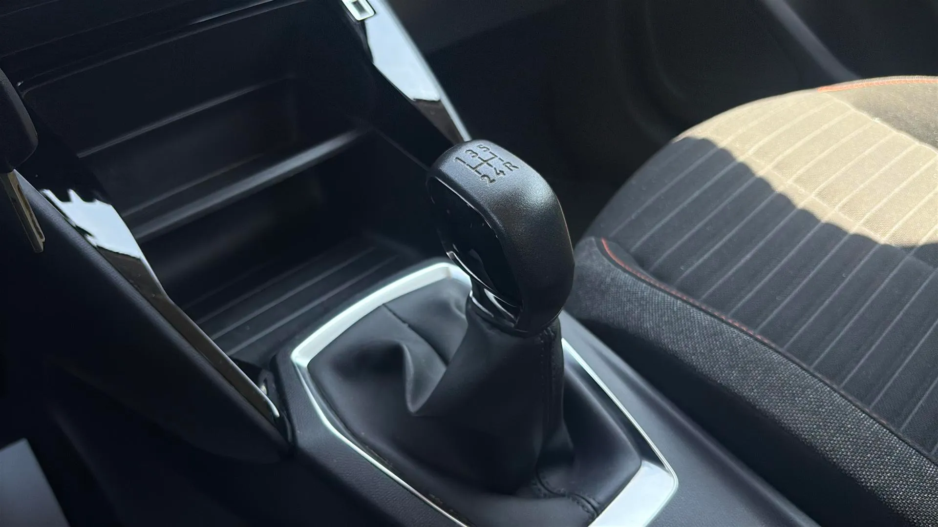 Peugeot 208 PureTech Active - foto 19