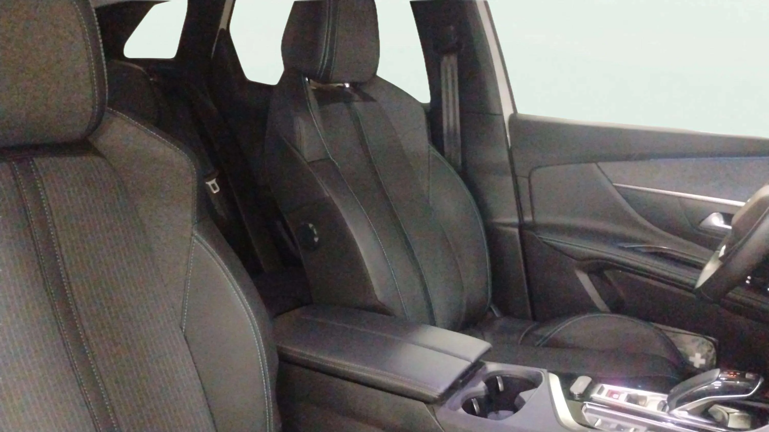 Peugeot 3008 1.2 PureTech Active Pack EAT8 - foto 11