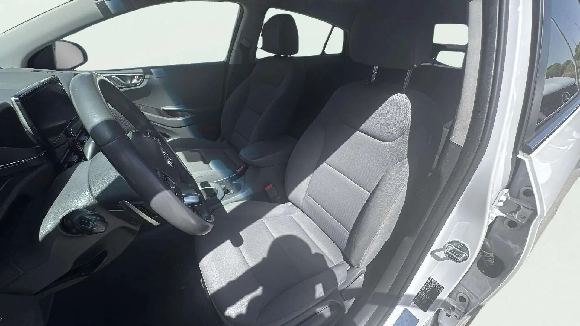 Hyundai Ioniq 1.6 GDI PHEV Klass DCT - foto 13
