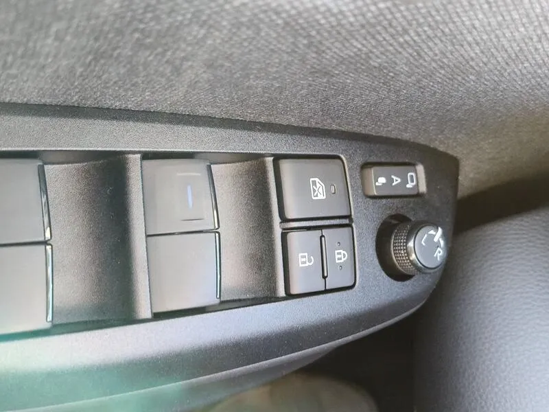 Toyota Yaris 1.5 120H Style Plus - foto 30