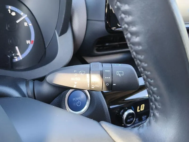 Toyota Yaris 1.5 120H Style Plus - foto 34