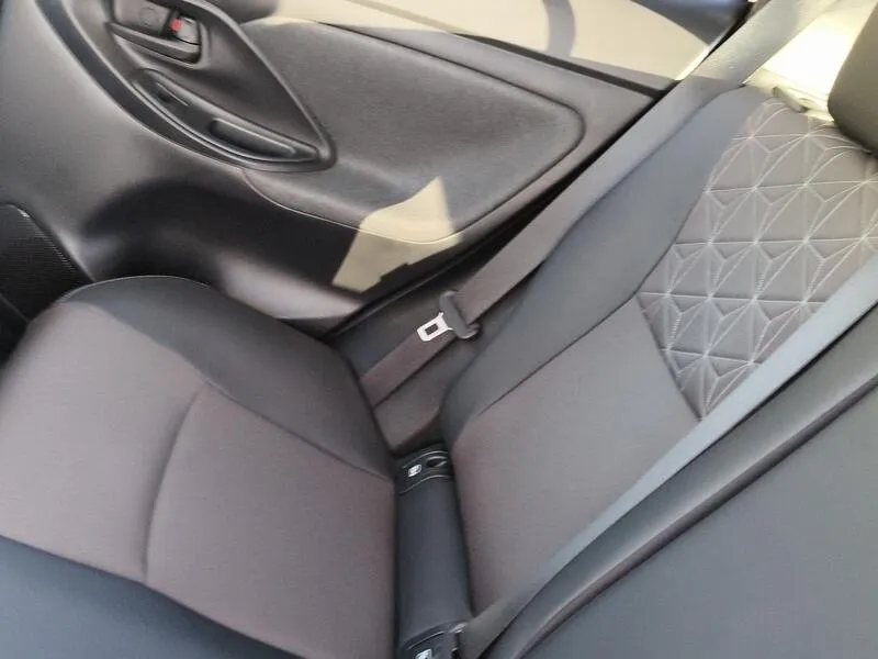 Toyota Yaris 1.5 120H Style Plus - foto 25
