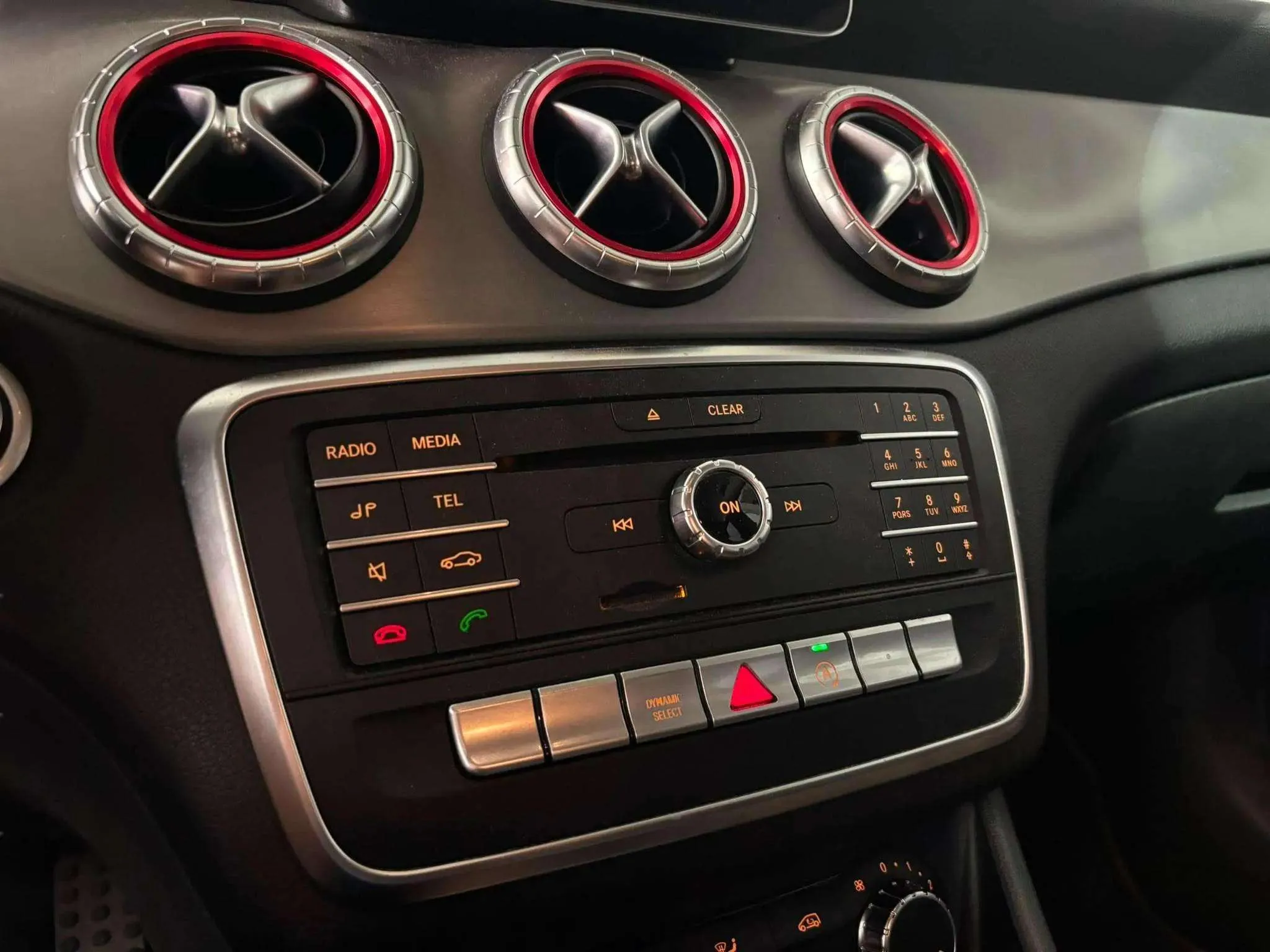 Mercedes-Benz CLA 200 d - foto 13