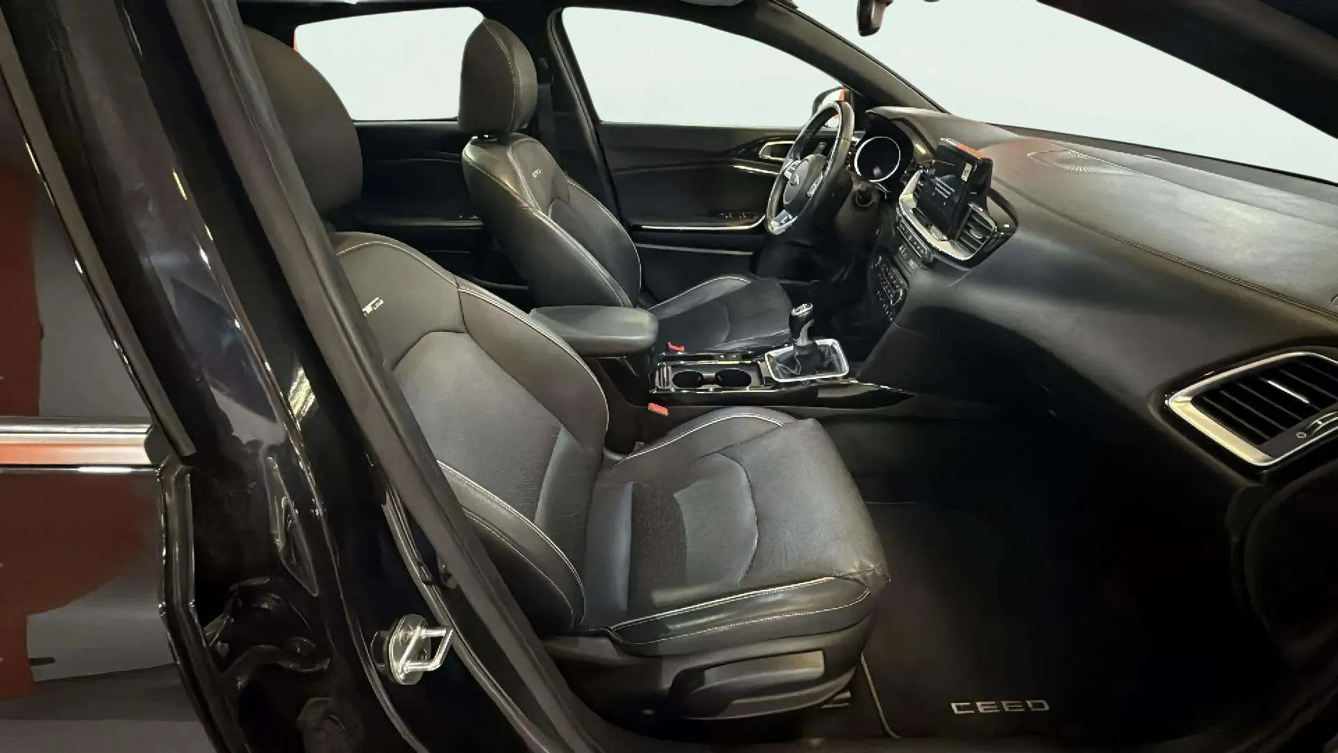 Kia ProCeed 1.4 T-GDi GT Line - foto 14