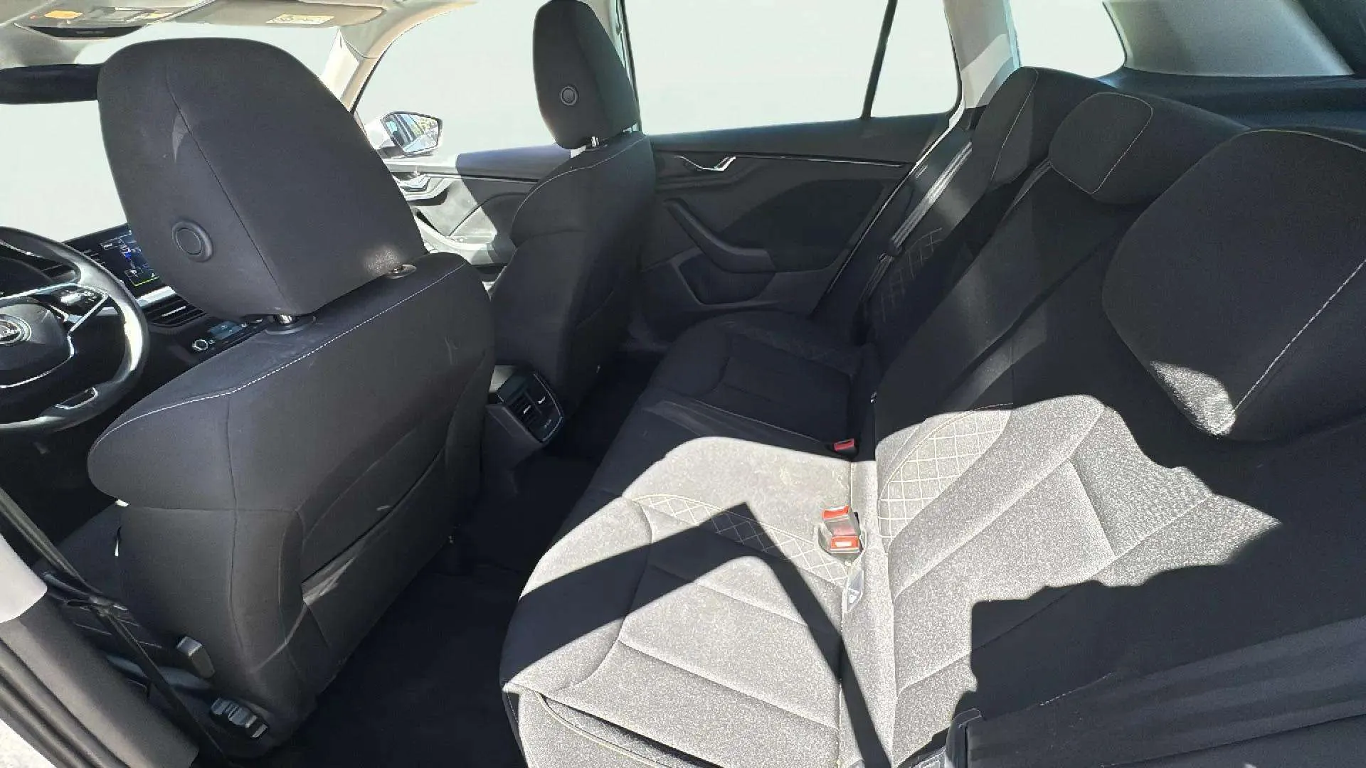 Škoda Kamiq 1.0 TSI Selection - foto 11