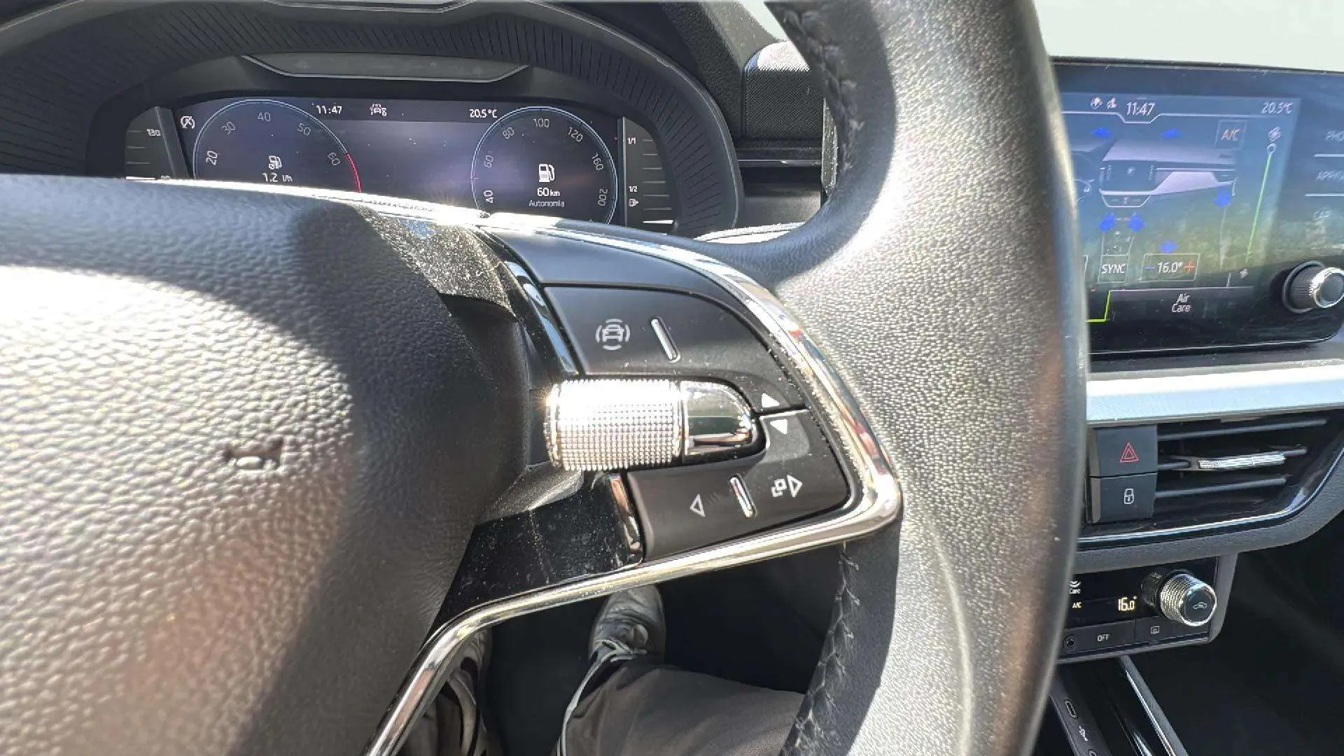 Škoda Kamiq 1.0 TSI Selection - foto 20