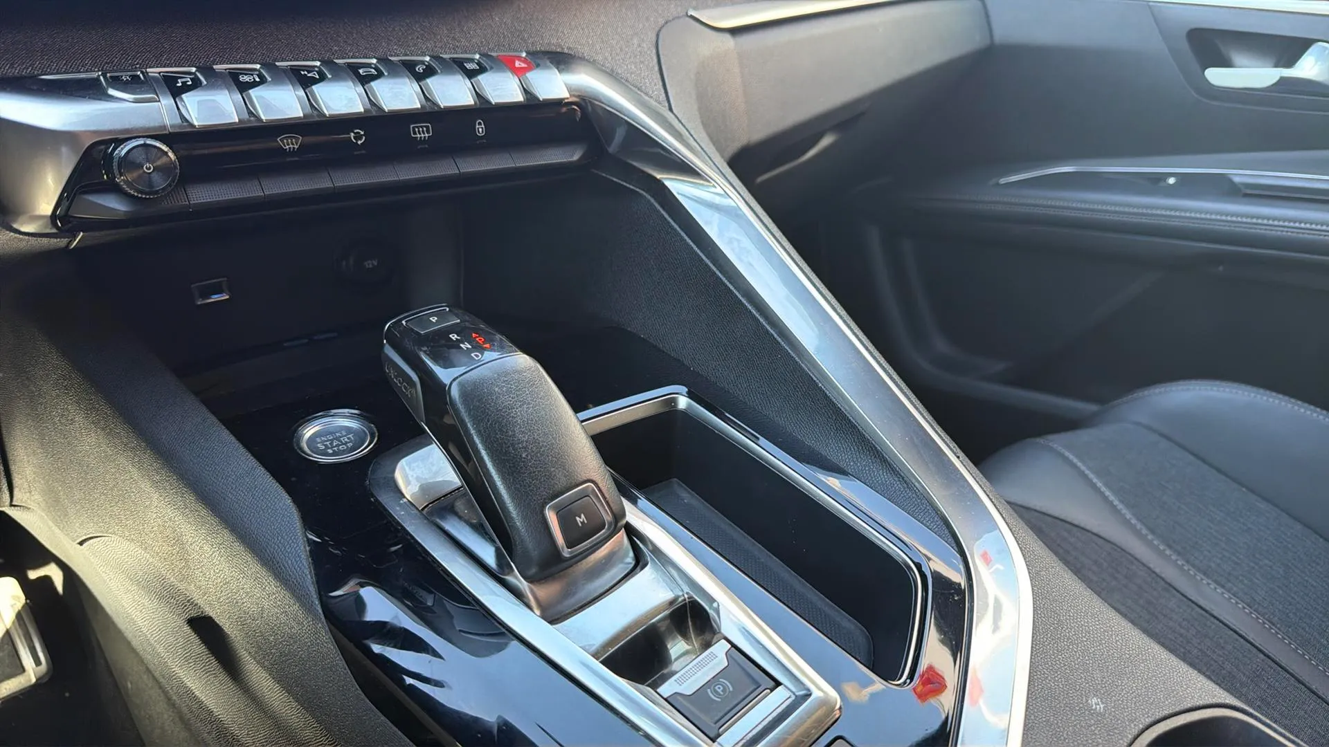 Peugeot 5008 GT-Line 1.2L PureTech EAT8 - foto 17