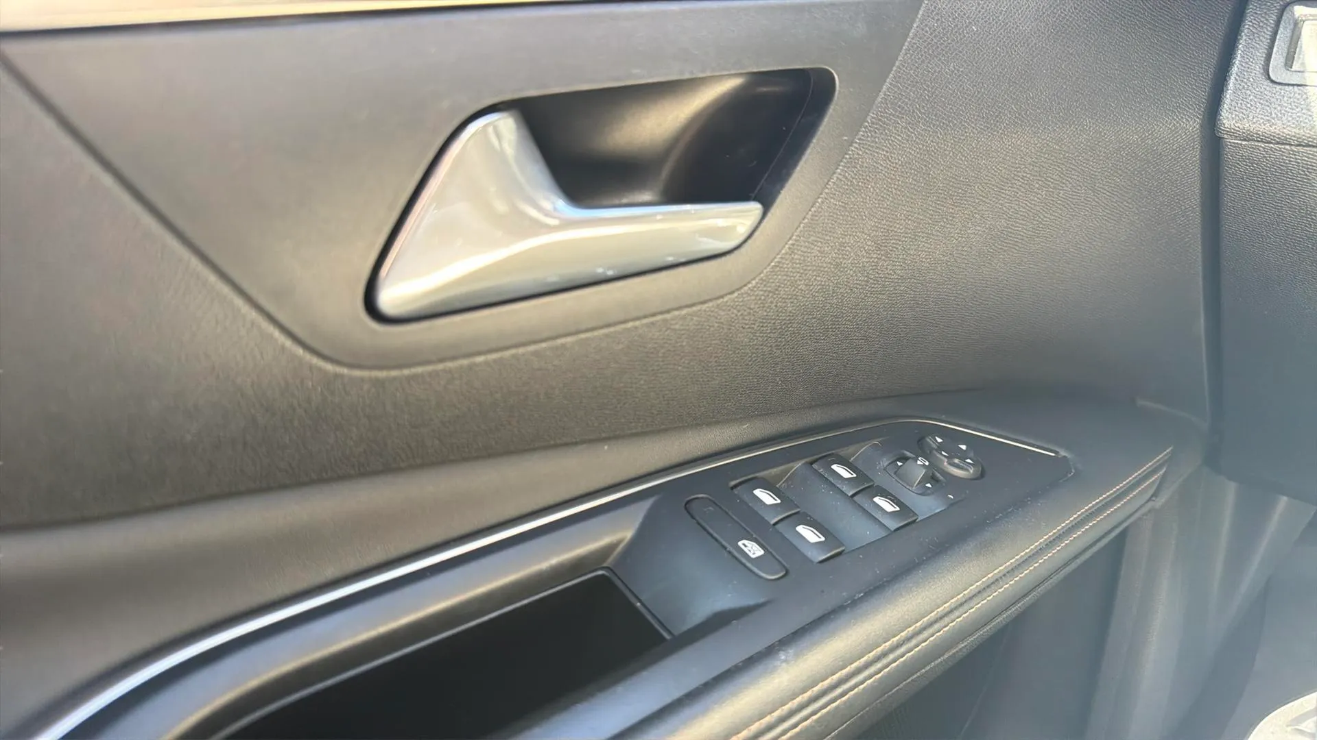 Peugeot 5008 GT-Line 1.2L PureTech EAT8 - foto 16