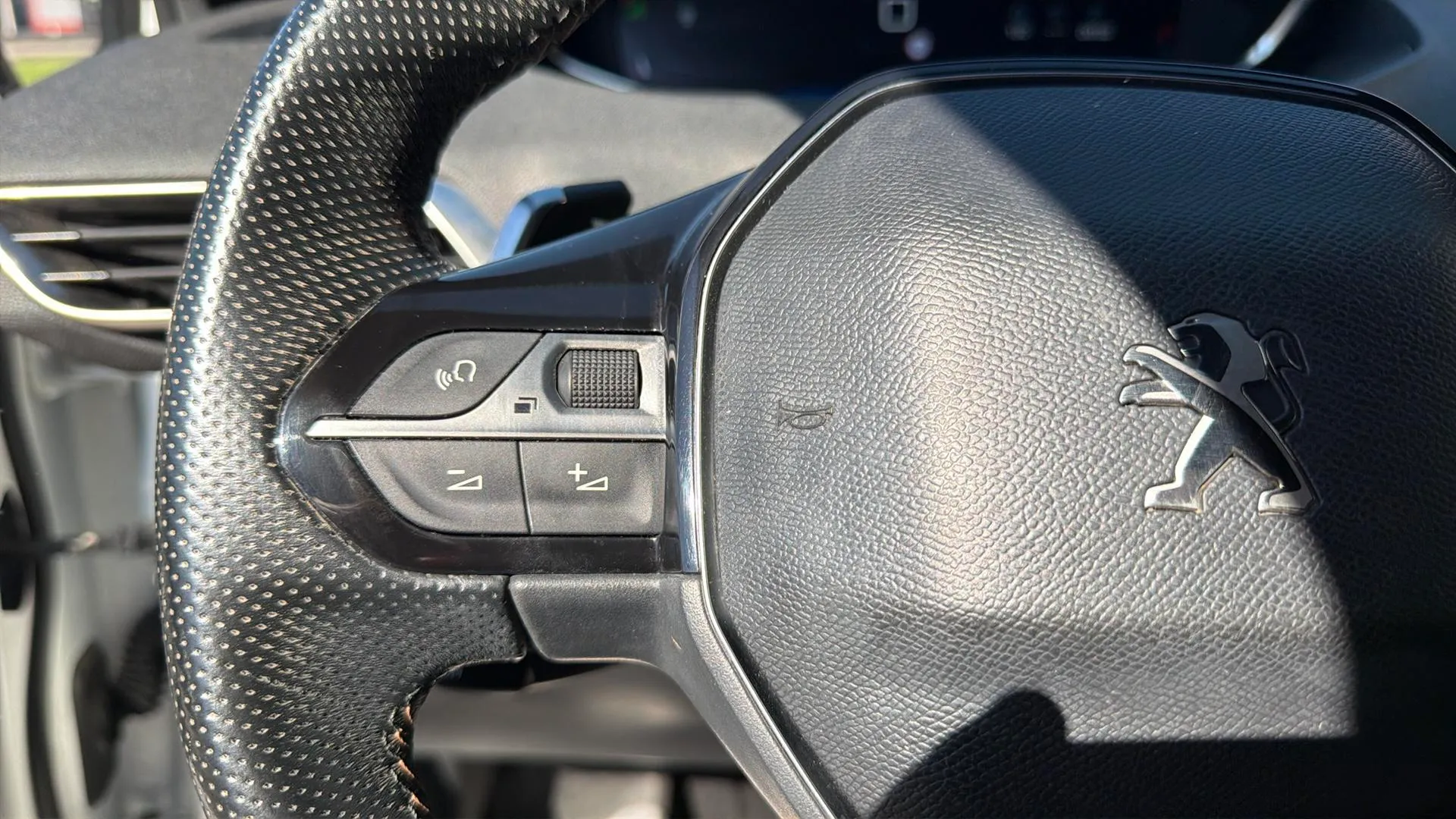 Peugeot 5008 GT-Line 1.2L PureTech EAT8 - foto 9
