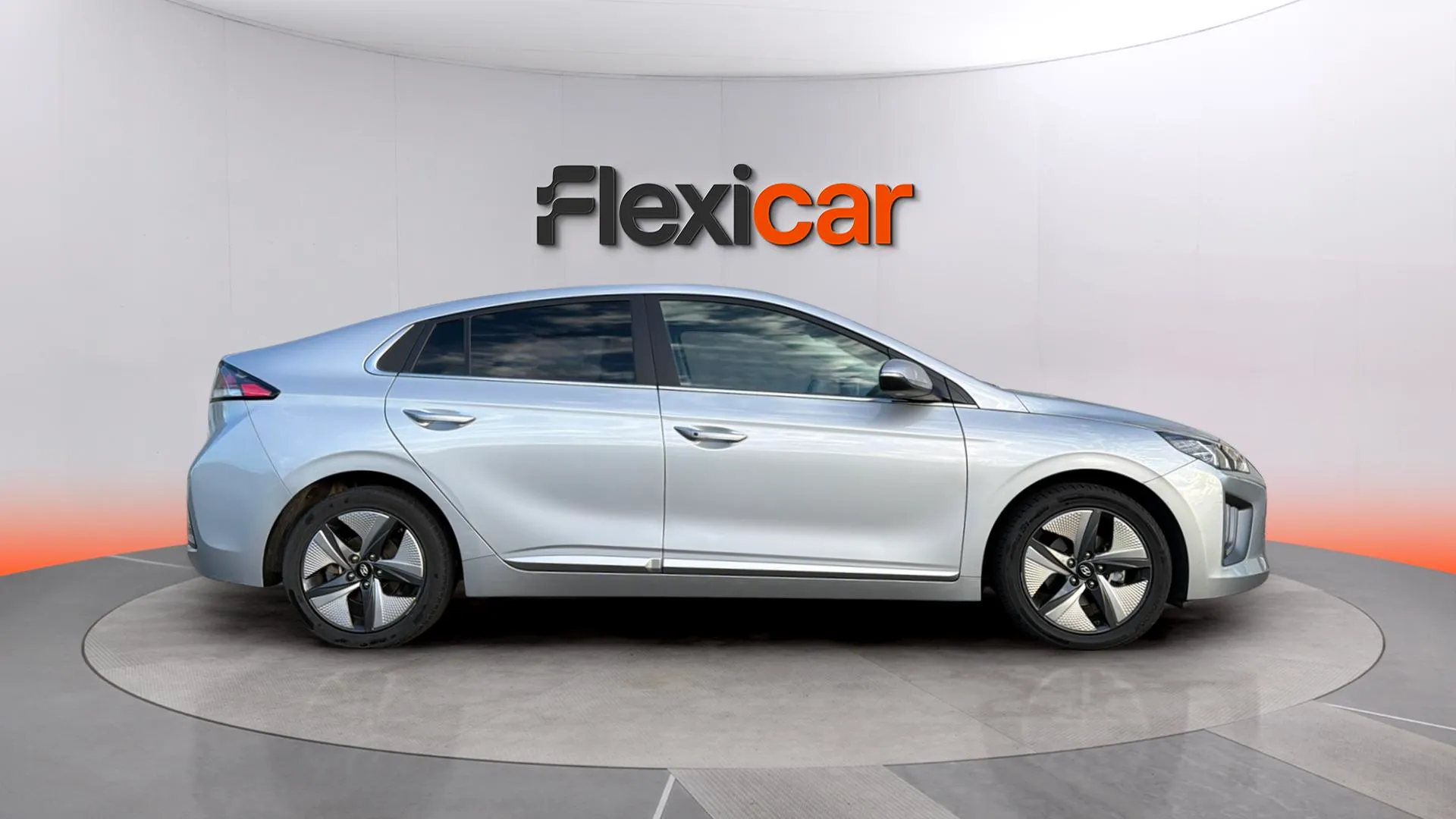 Hyundai Ioniq 1.6 GDI HEV Klass DCT - foto 2
