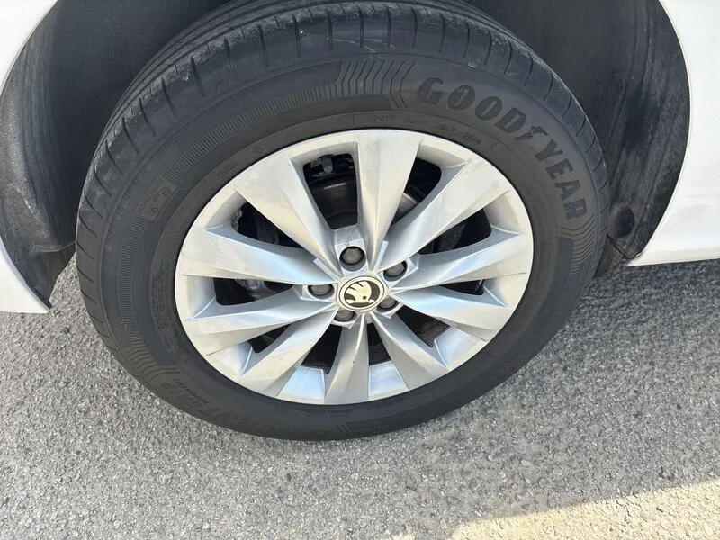 Škoda Kamiq 1.0 TSI DSG Ambition - foto 16