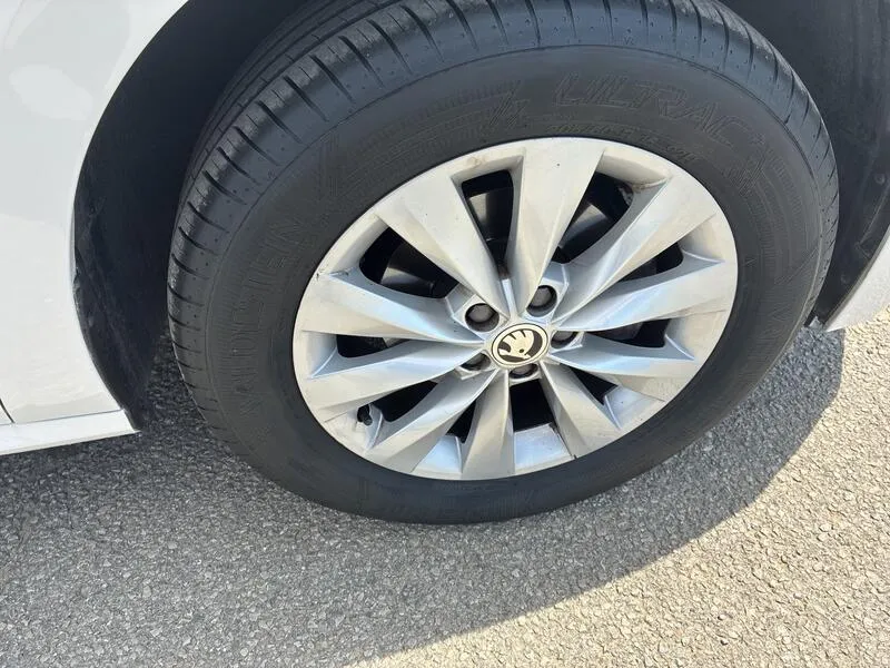 Škoda Kamiq 1.0 TSI DSG Ambition - foto 17