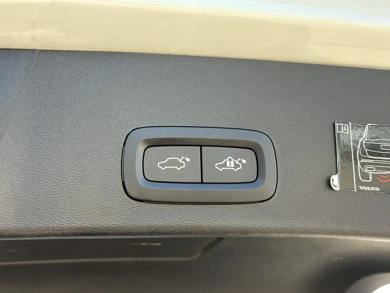 Volvo XC40 T2 Momentum Pro - foto 27